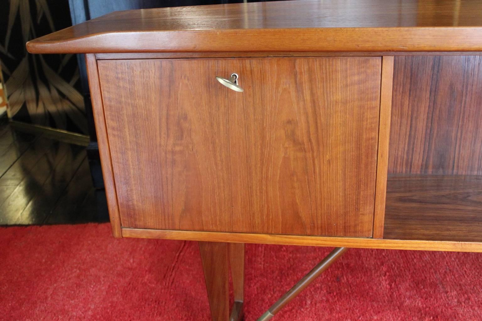 Mid-20th Century 1969 Teak Danish Boomerang Desk by Peter Løvig Nielsen Draws Cabinet Bar Keys For Sale