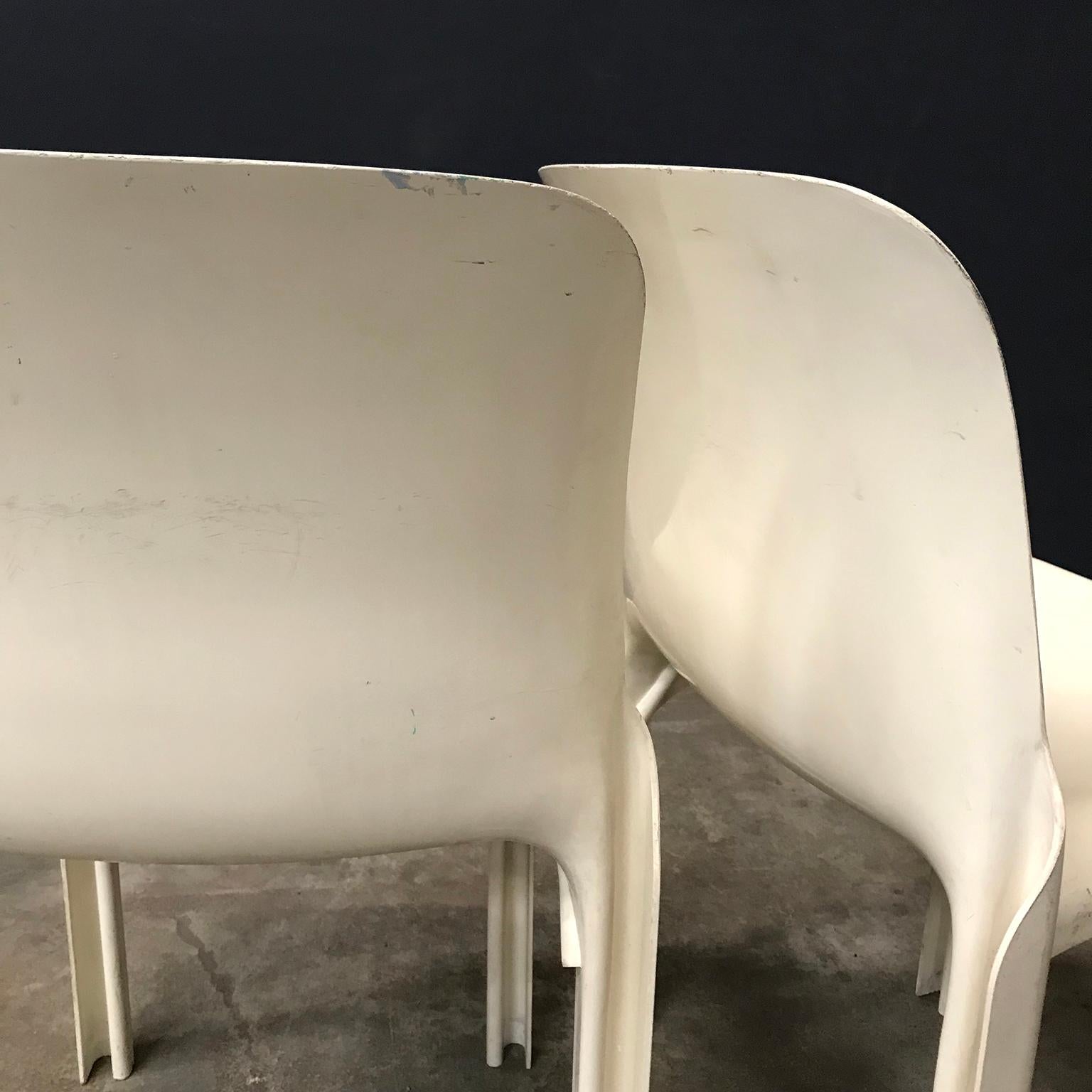 1969, Vico Magistretti per Artemide, Set di quattro sedie Selene bianche in vendita 6