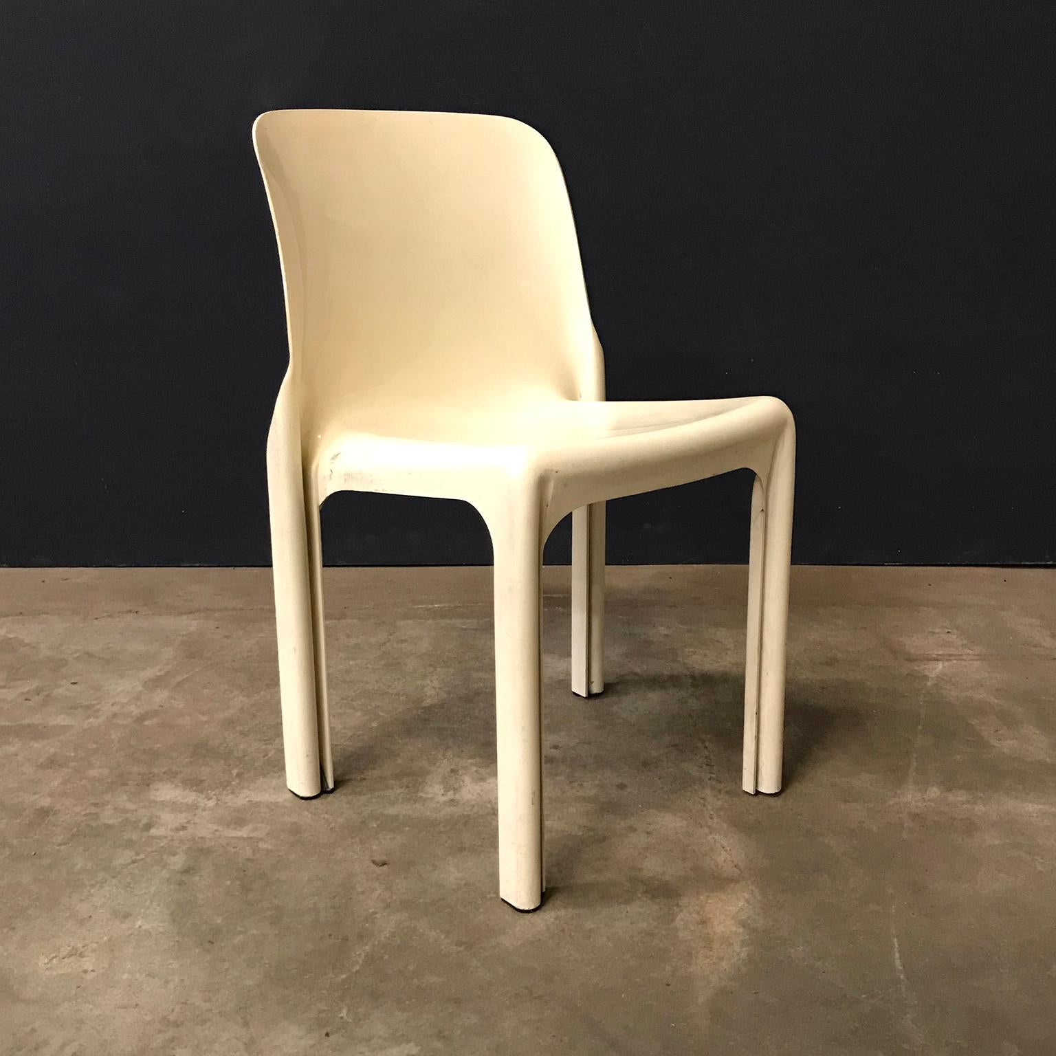 Mid-Century Modern 1969, Vico Magistretti for Artemide, Set of Four White Selene Chairs For Sale