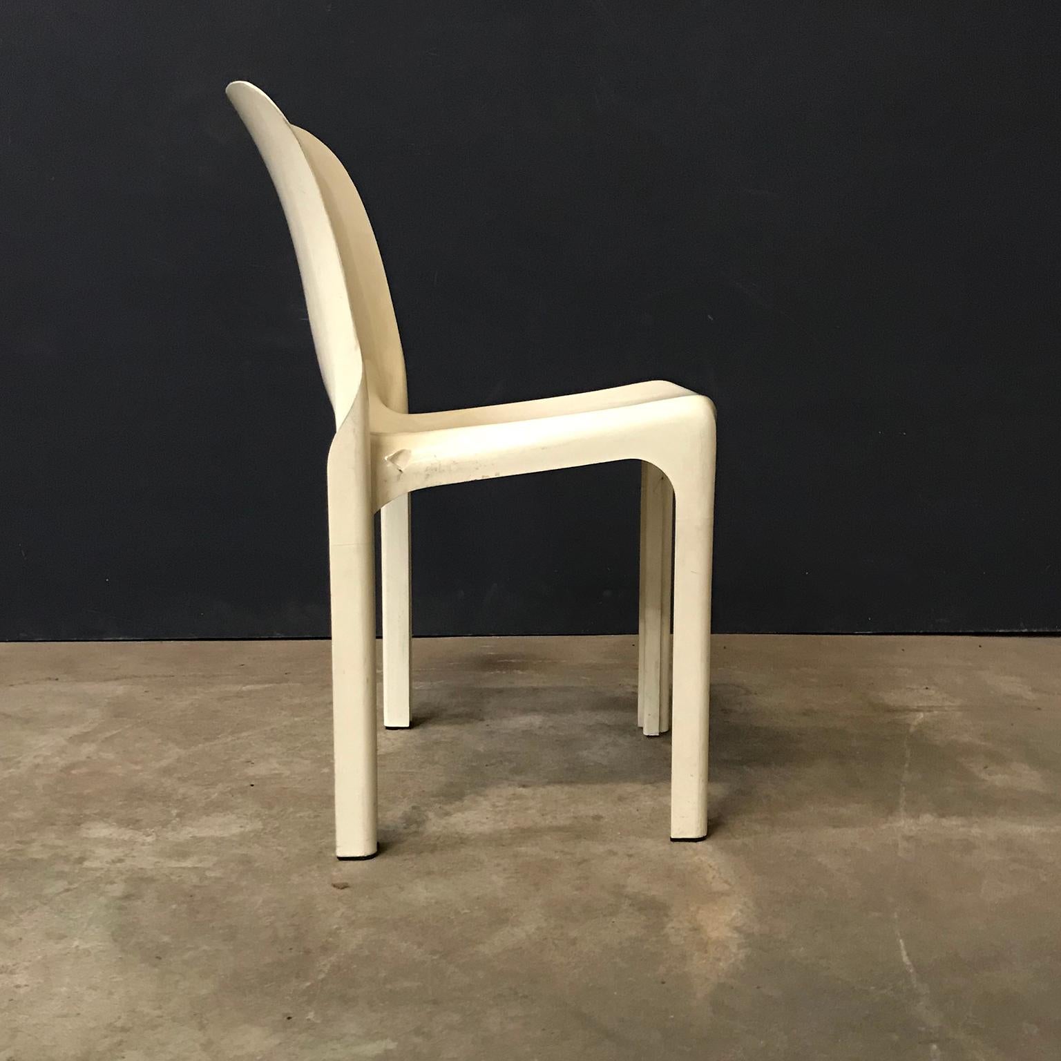 Italian 1969, Vico Magistretti for Artemide, Set of Four White Selene Chairs For Sale