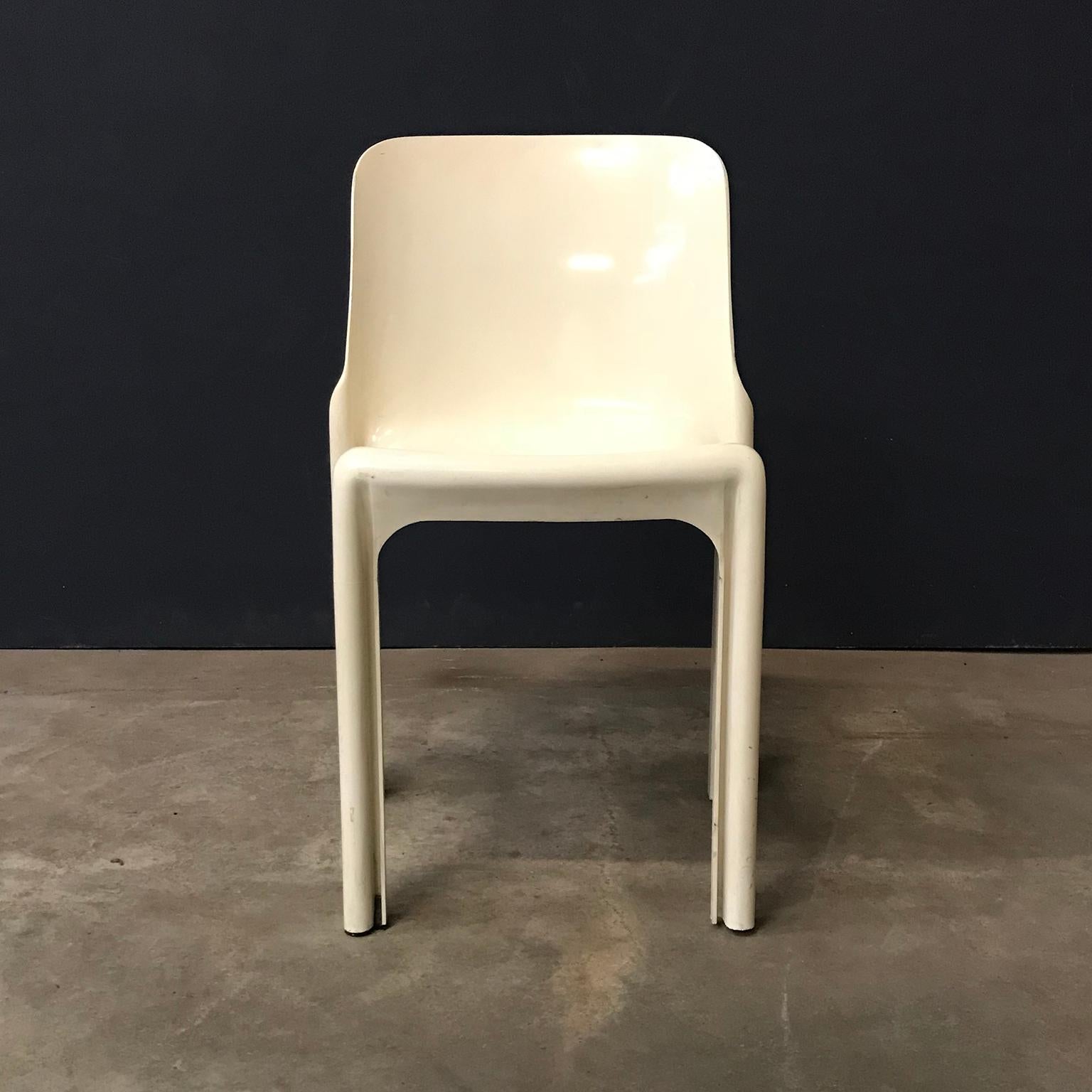 Plastic 1969, Vico Magistretti for Artemide, Set of Four White Selene Chairs For Sale