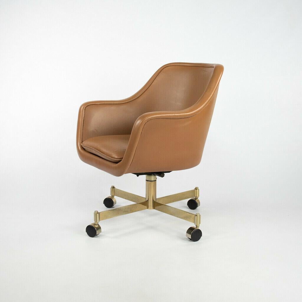 1969 Ward Bennett für Brickel Associates Bumper-Schreibtischstuhl aus Leder (Moderne) im Angebot