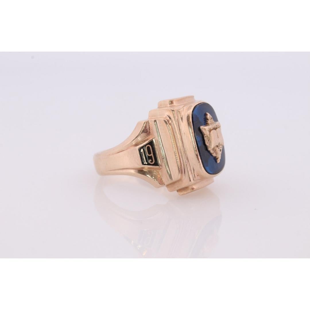 1969 Wyomissing High School Class Graduation ring. 10k Gold with oval Topaz In Good Condition For Sale In Port Charlotte, FL