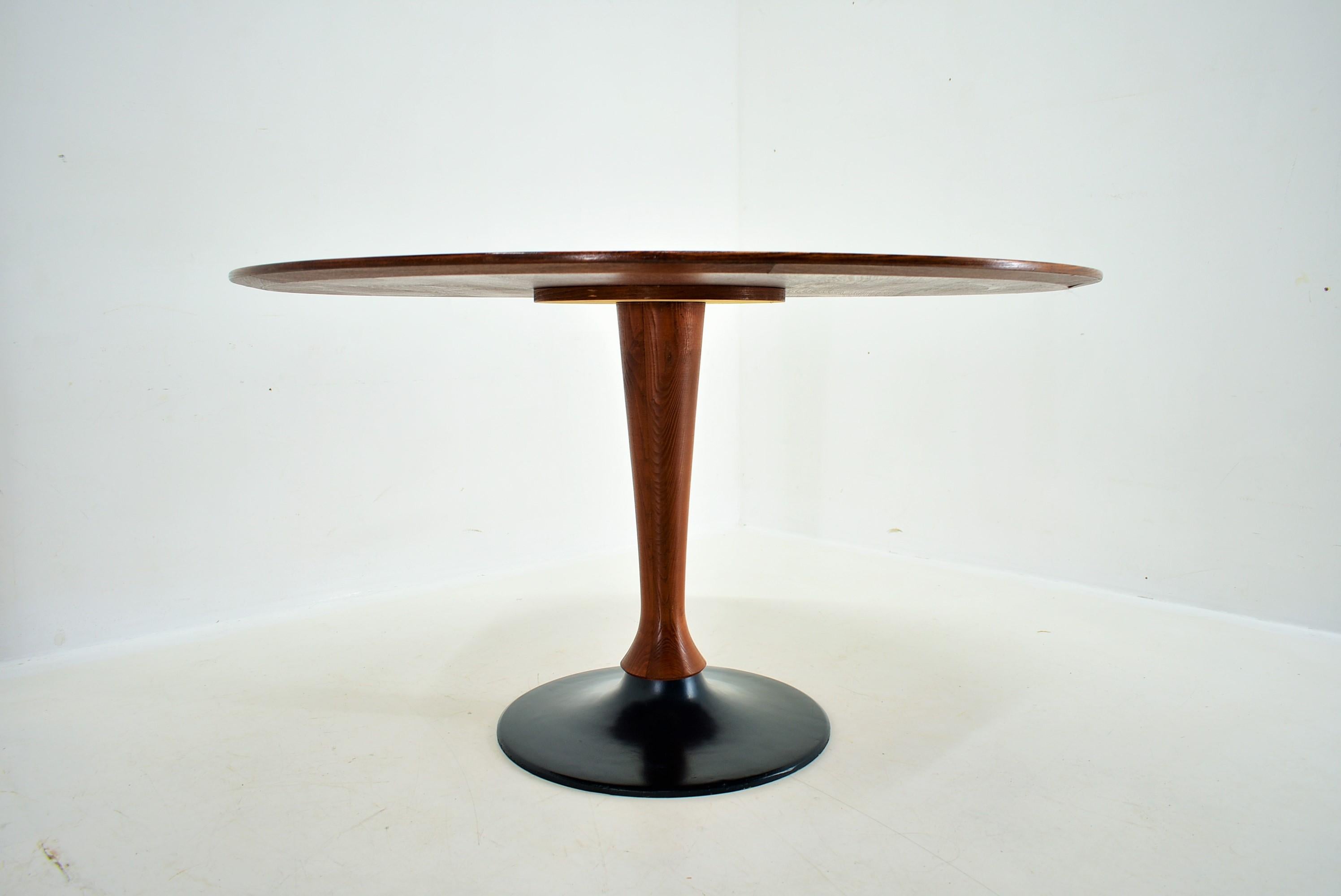 1969s Beech Round Dining Table, Czechoslovakia For Sale 5