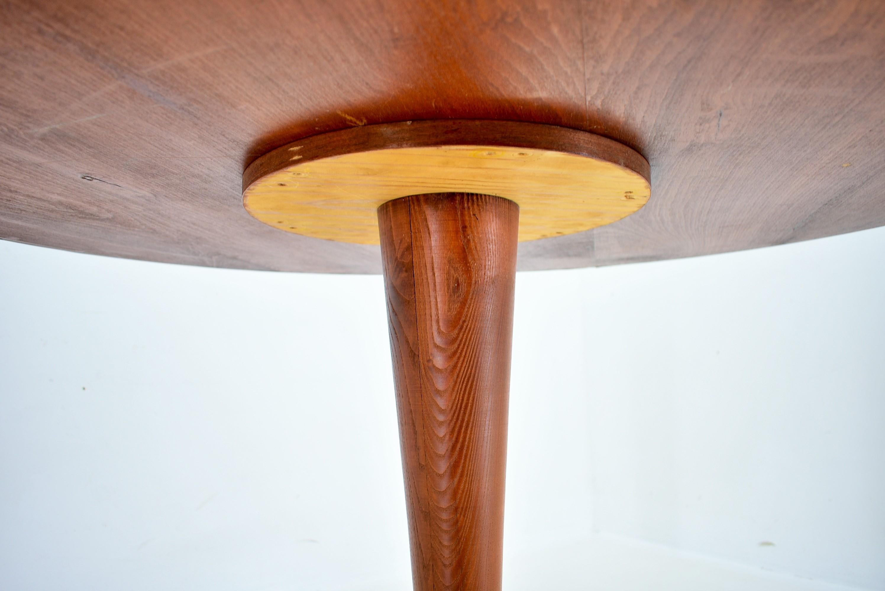 1969s Beech Round Dining Table, Czechoslovakia For Sale 2