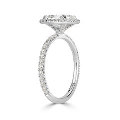 Anillo de compromiso de diamantes talla oval de 1.96 ct