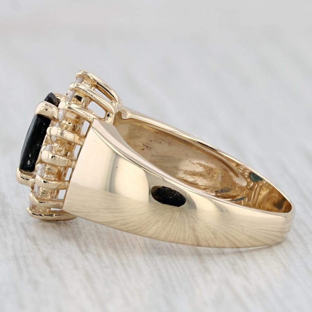 Bague halo de saphirs bleus de 1,96 carat et diamants en or jaune 14 carats, taille 7,75 Unisexe en vente