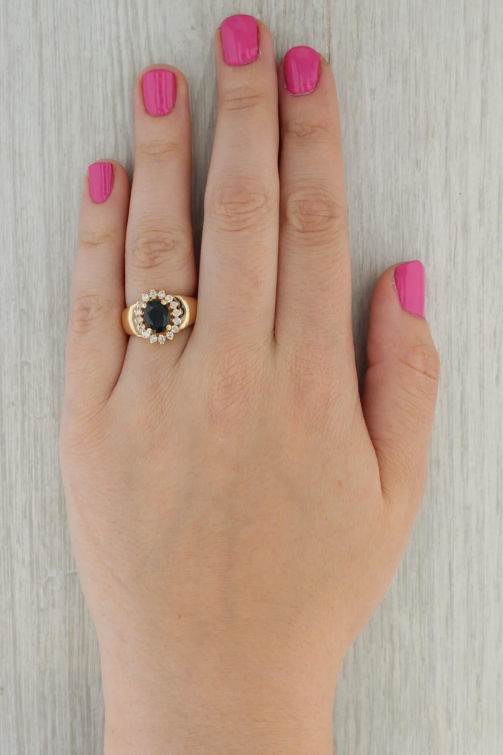 Bague halo de saphirs bleus de 1,96 carat et diamants en or jaune 14 carats, taille 7,75 en vente 4