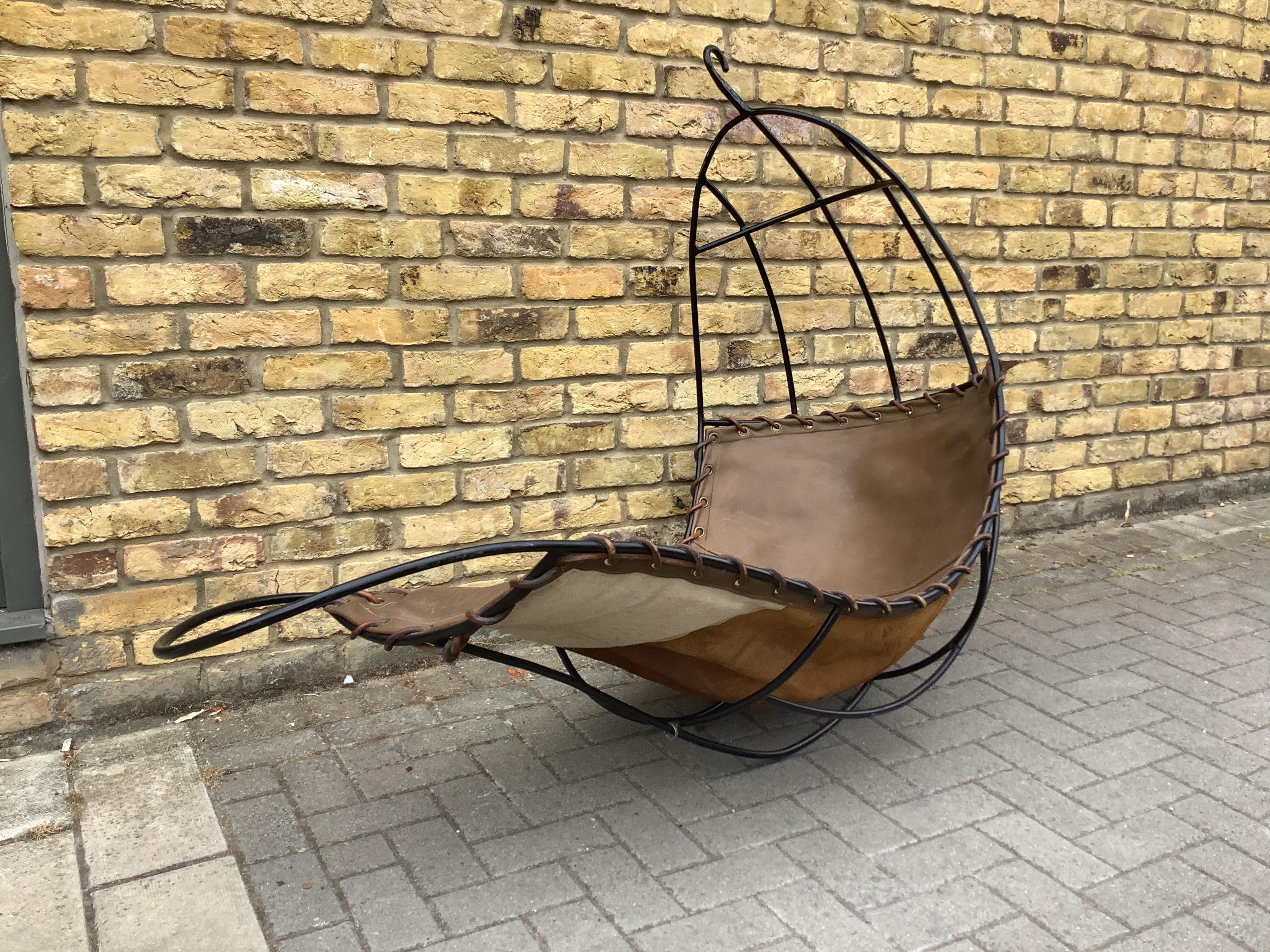 The classic hanging leaf chair 120cm by
A timeless classic that has stood the creative test of time, the hanging leaf chair, is the perfect accessory to reflect on memories of times past. It is perfect when you want to spend time just lazing