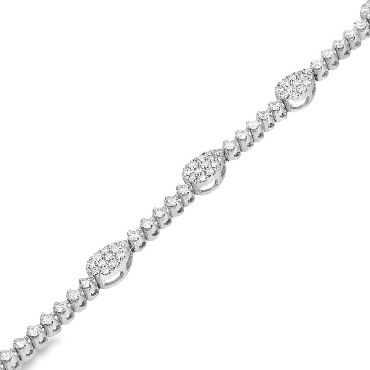Approx. Poids du diamant : 1,97 carat.
Qualité du diamant : Couleur G-H, pureté SI
Métal : Or blanc 18K
Approx. Poids : 8.37 grammes
Taille : 7 pouces. 

Avis de non-responsabilité : Chacun de nos bijoux est fabriqué de manière unique, ce qui