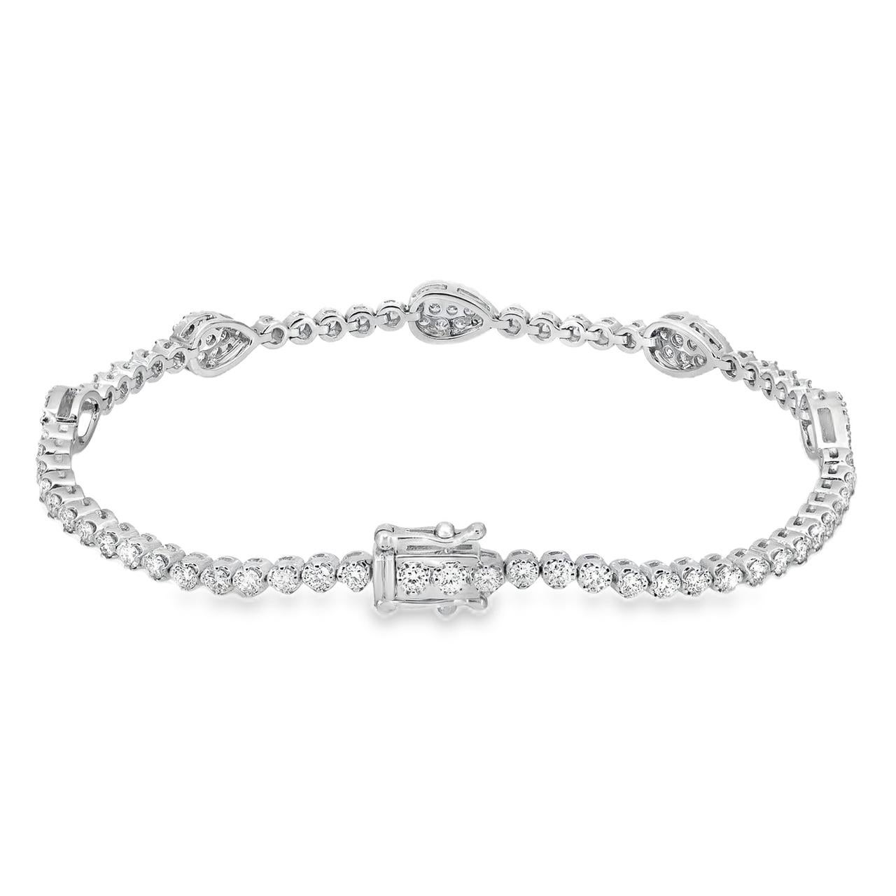 Moderne Bracelet en or blanc 18 carats avec diamants en forme de poire de 1,97 carat en vente
