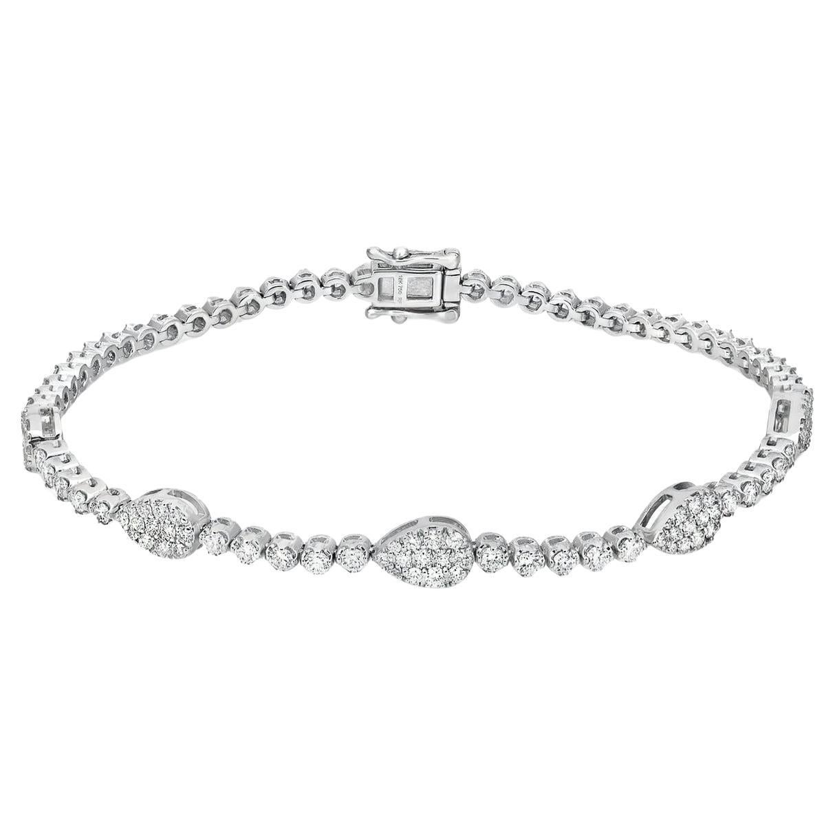 Bracelet en or blanc 18 carats avec diamants en forme de poire de 1,97 carat en vente