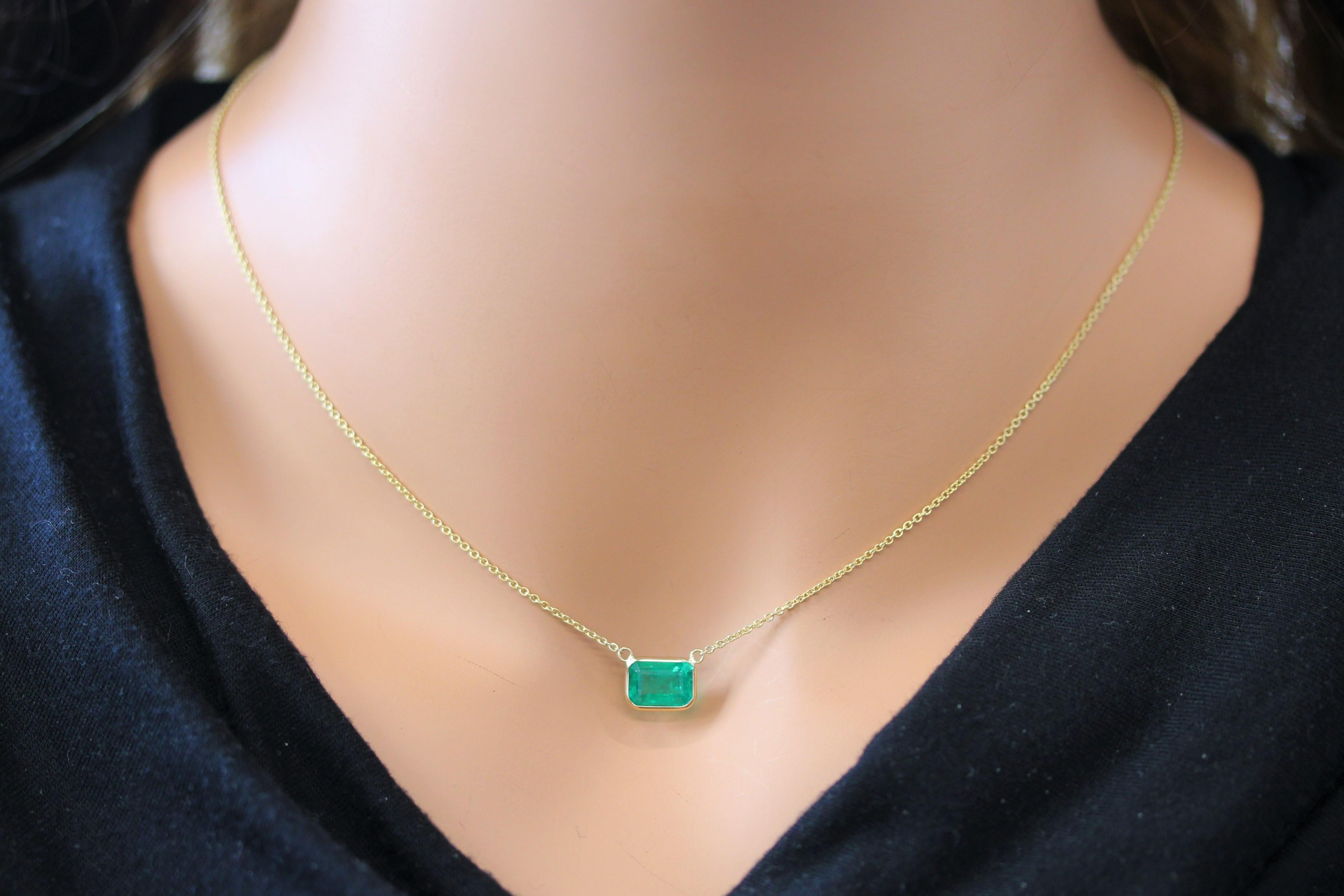 Contemporary 1.97 Carat Emerald Green Fashion Necklaces In 14k Yellow Gold For Sale