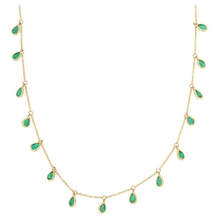 Smaragd-Halskette aus 18 Karat Gold, besetzt mit Smaragden im Birnenschliff. Dies ist ein großartiges Brautjungfern-, Hochzeits- oder Weihnachtsgeschenk für jeden auf Ihrer Liste.
Ergänzen Sie Ihren Look mit dieser eleganten, tropfenförmigen