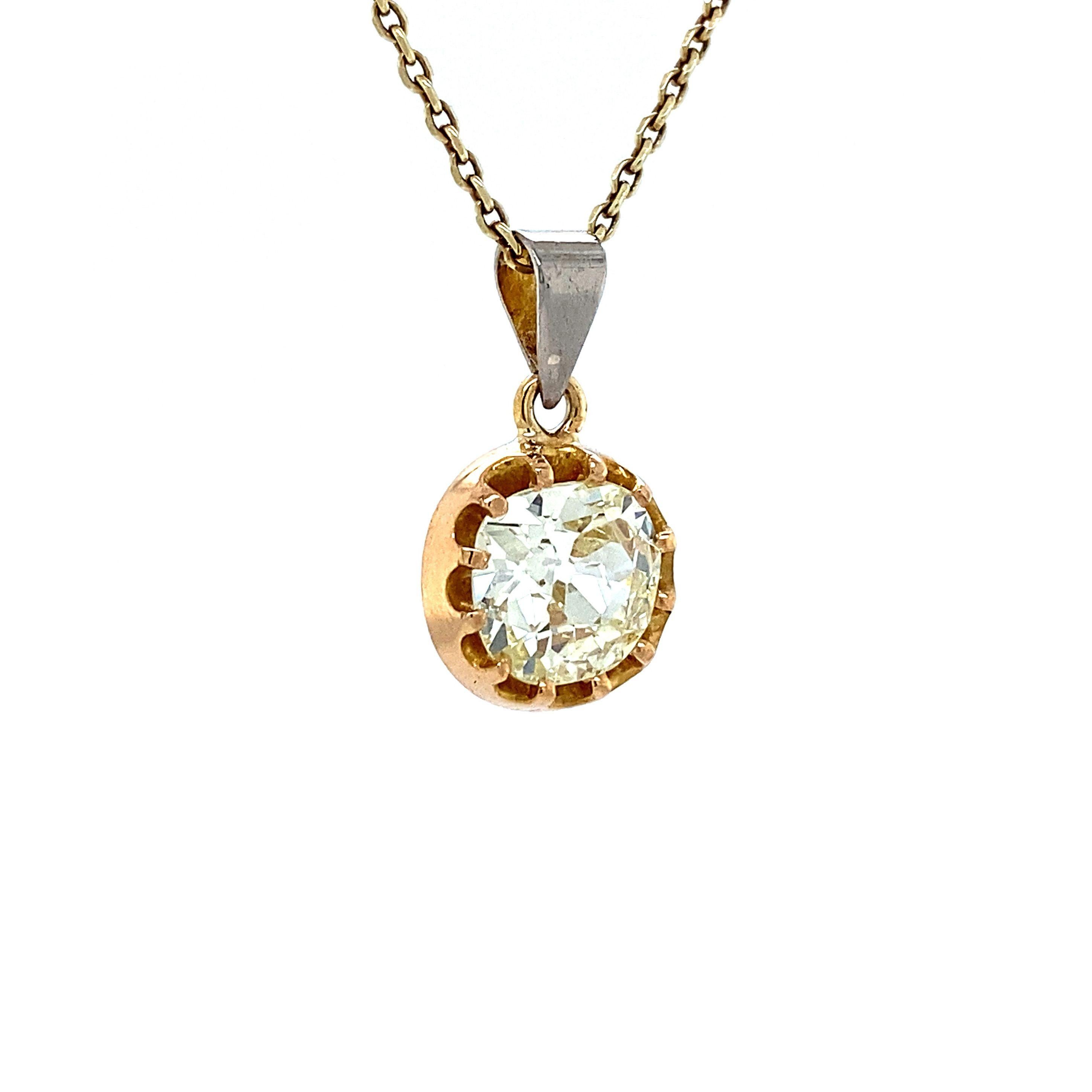 This 18 carat bicolour pendant is set with an 1.97 carat  old european cut diamond, set in a 12 prong chaton setting. The pendant loop is 18 carat white gold. 

Material: Bicolour gold (yellow/white)
Grade: 18 carat
Stone type: Diamond 1.97
