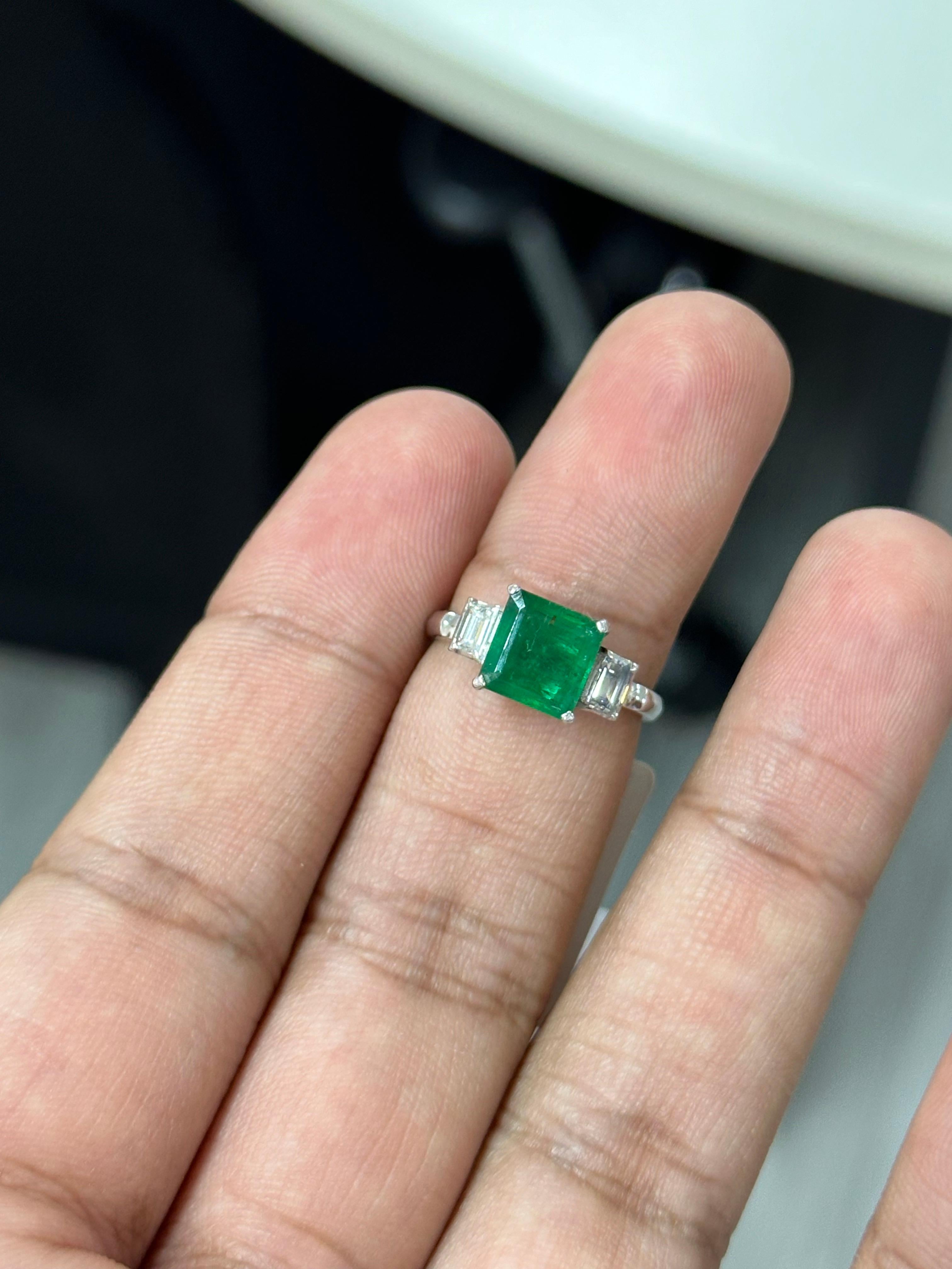 Victorian 1.97 Carat Zambian Emerald & Diamond Three-stone Ring in Platinum 900 For Sale