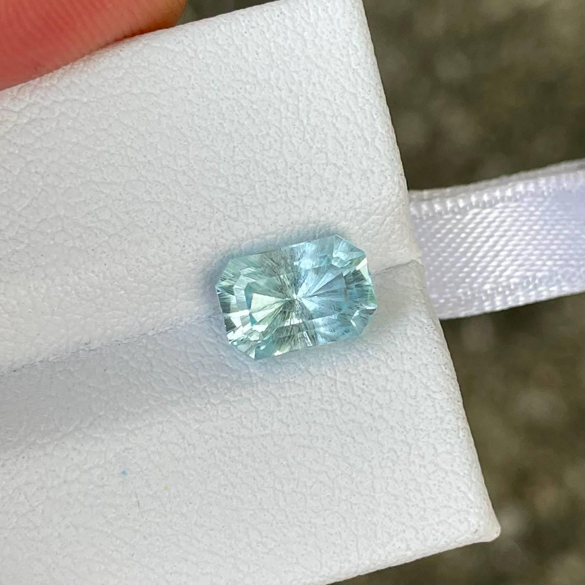 Modern 1.97 carats Aquamarine Stone Custom Precision Cut Natural Nigerien Gemstone For Sale