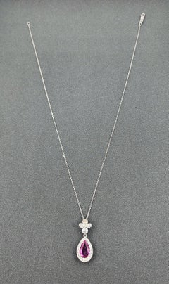 Colgante de platino con zafiro rosa natural de 1,97 ct y diamantes