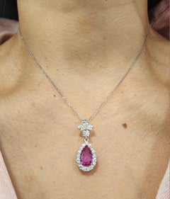 Colgante de platino con zafiro rosa natural de 1,97 ct y diamantes