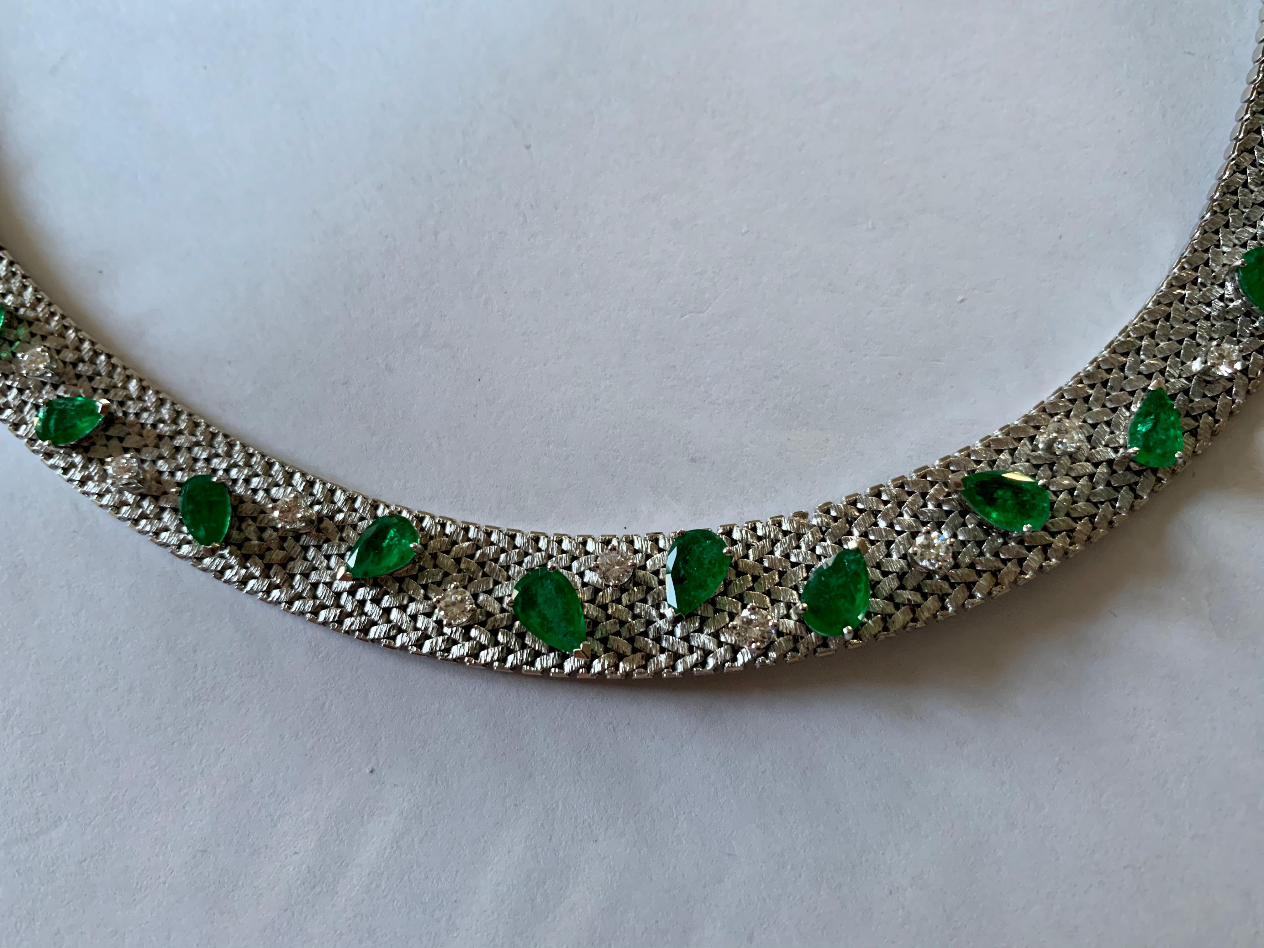 Round Cut 1970 18 Karat White Gold Vintage Emerald and Diamond Necklace For Sale