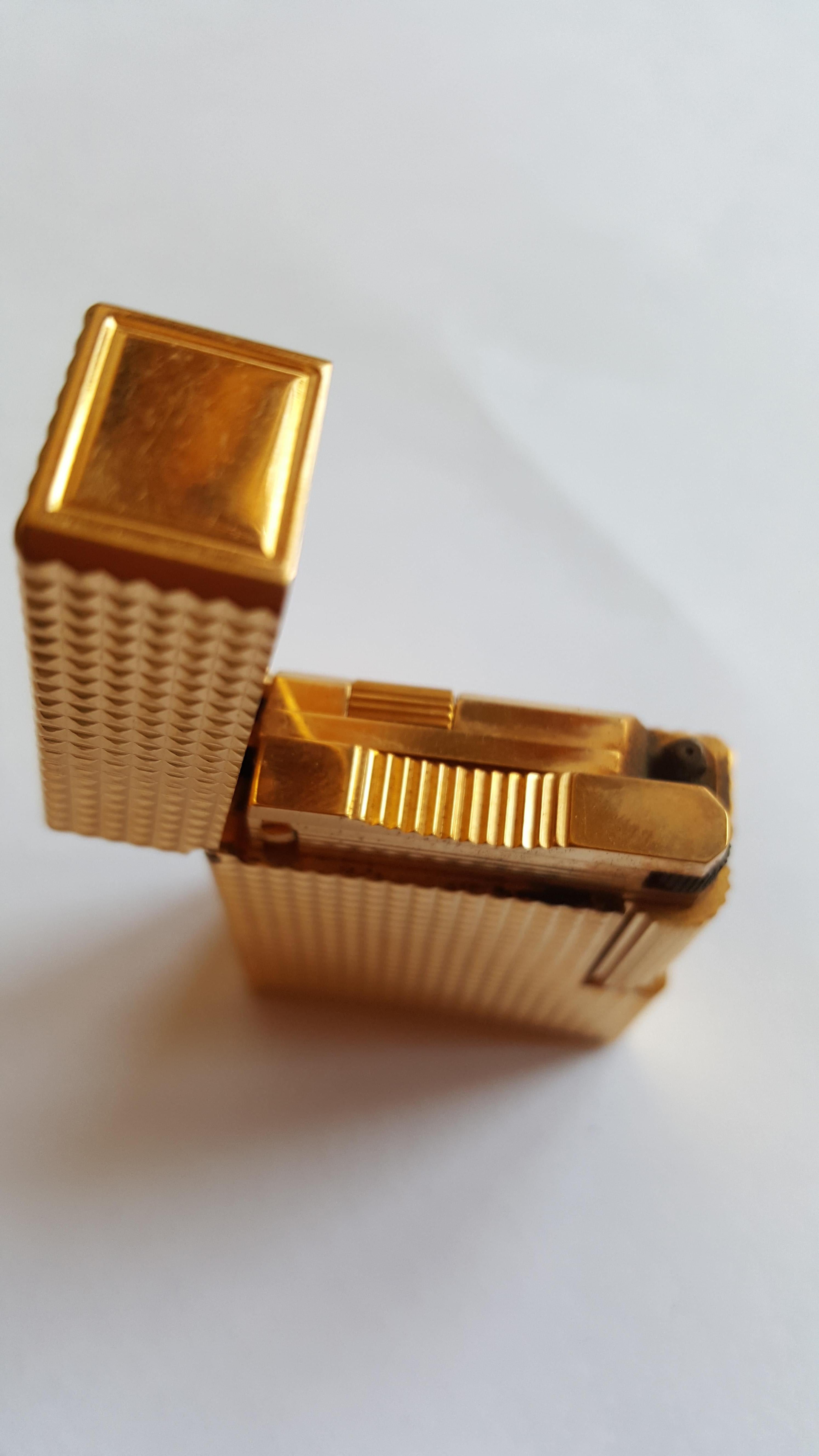 1970 18 Karat Yellow Gold St. Dupont Lighter, Gold Filled, Diamond Head Pattern In Excellent Condition In Rancho Santa Fe, CA