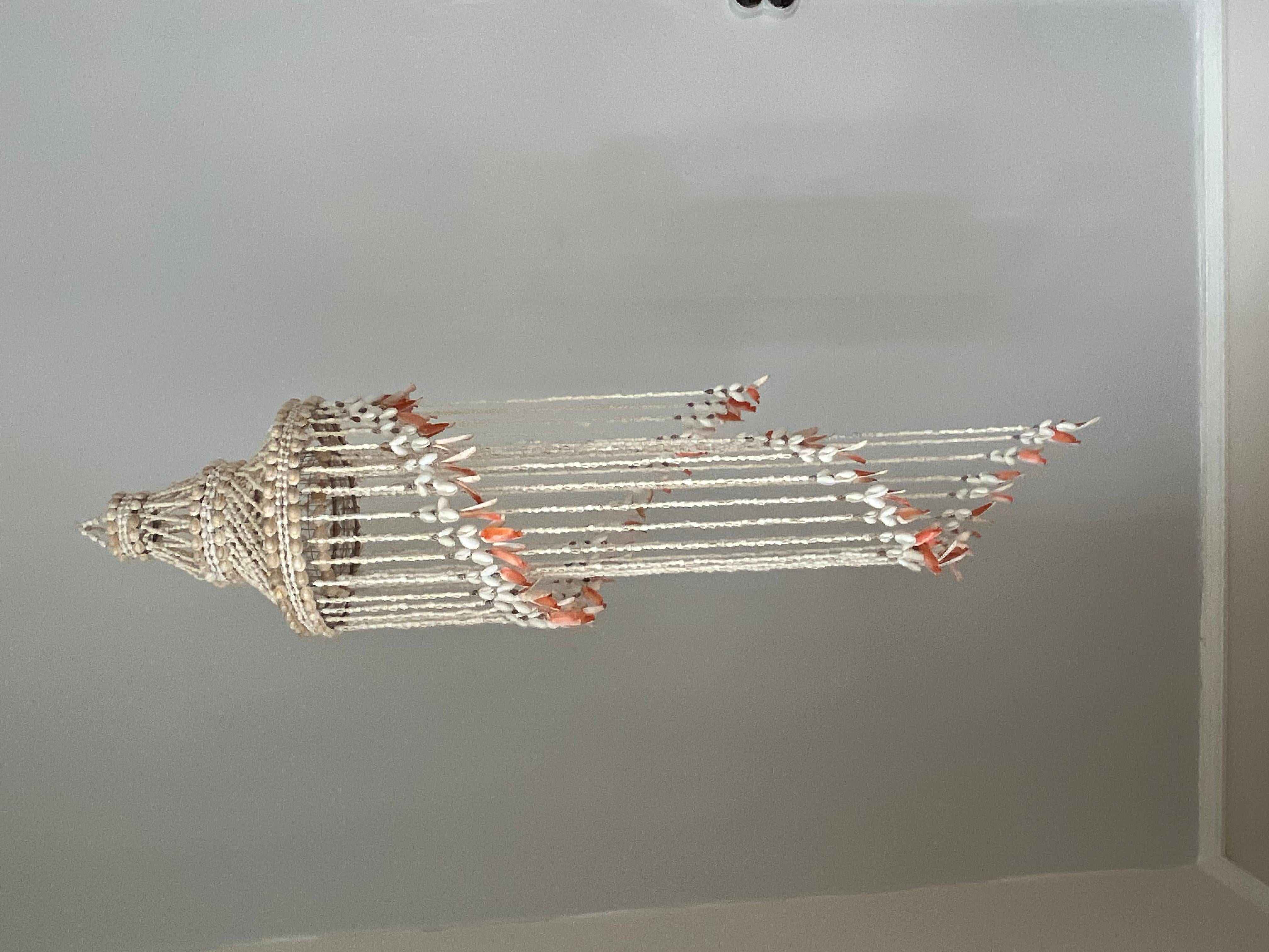 1970/1980s tall chandelier in strings of natural shells In Good Condition For Sale In Frederiksberg C, DK