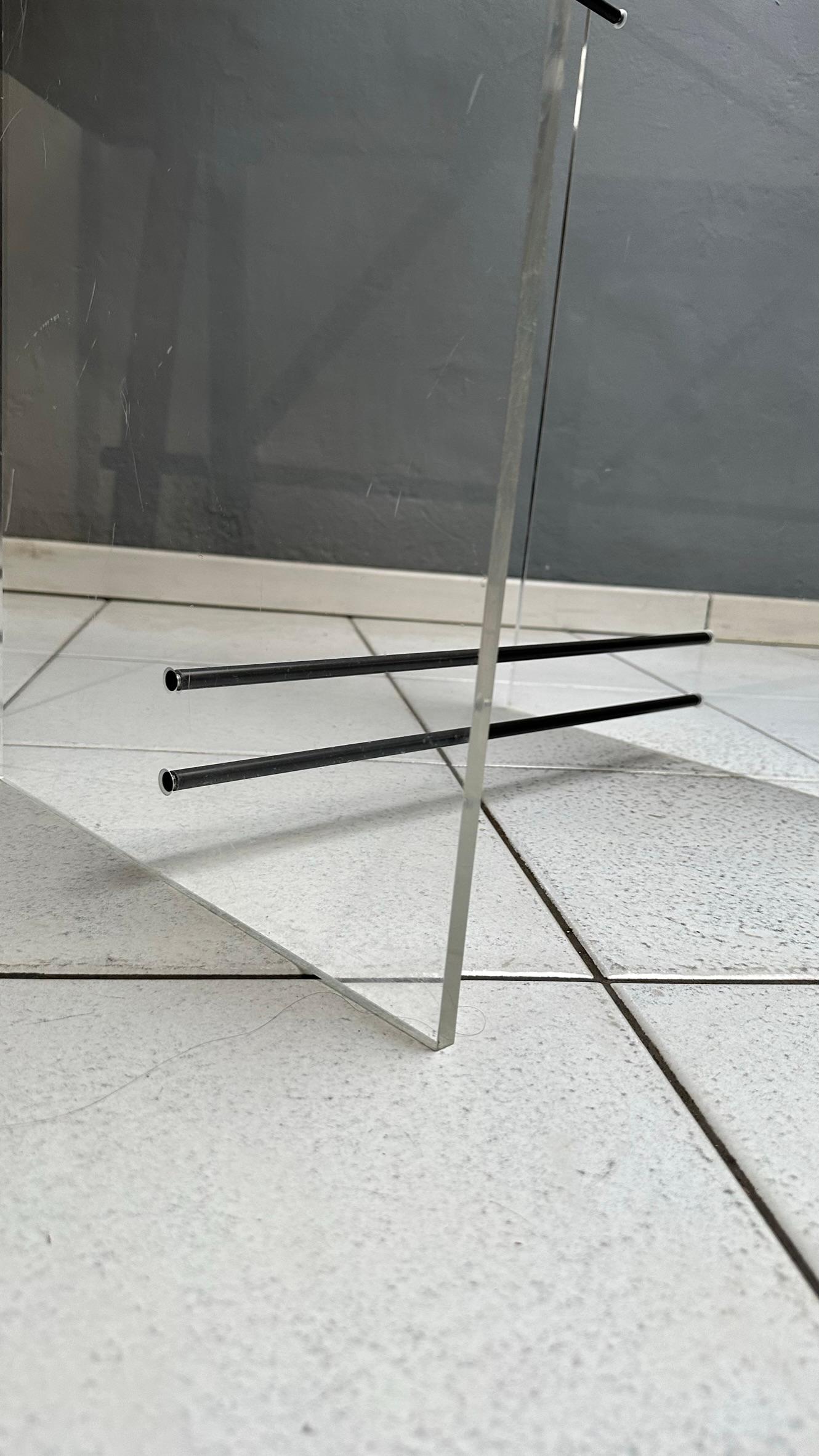 1970-1980s, Vintage Console Tabel/Writing Table, Structure in Plexiglass For Sale 3