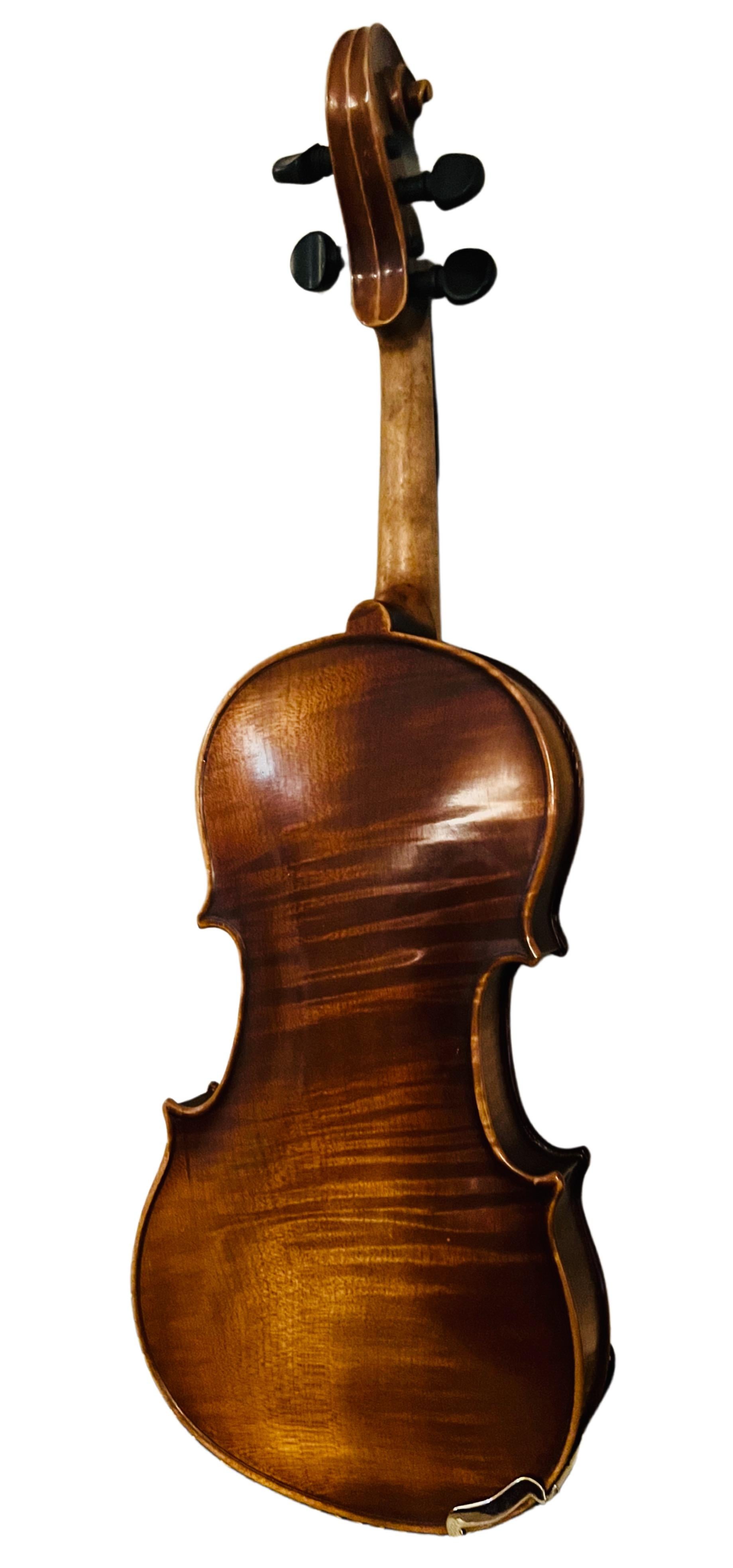1970 3/4 E.R. Pfretzschner Hand-Crafted Violin in the Style of A. Stradivarius en vente 3