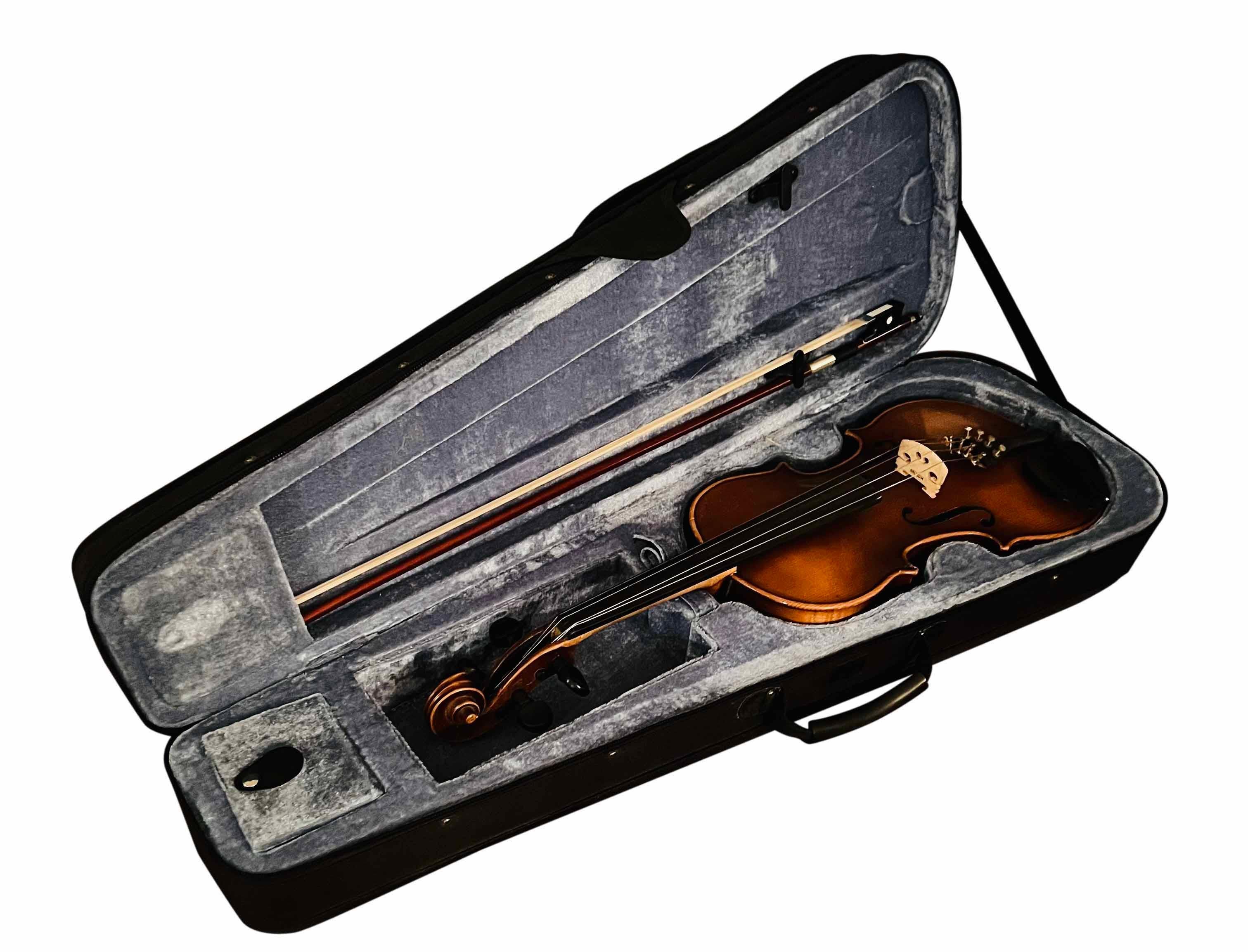 1970 3/4 E.R. Pfretzschner Hand-Crafted Violin in the Style of A. Stradivarius en vente 7