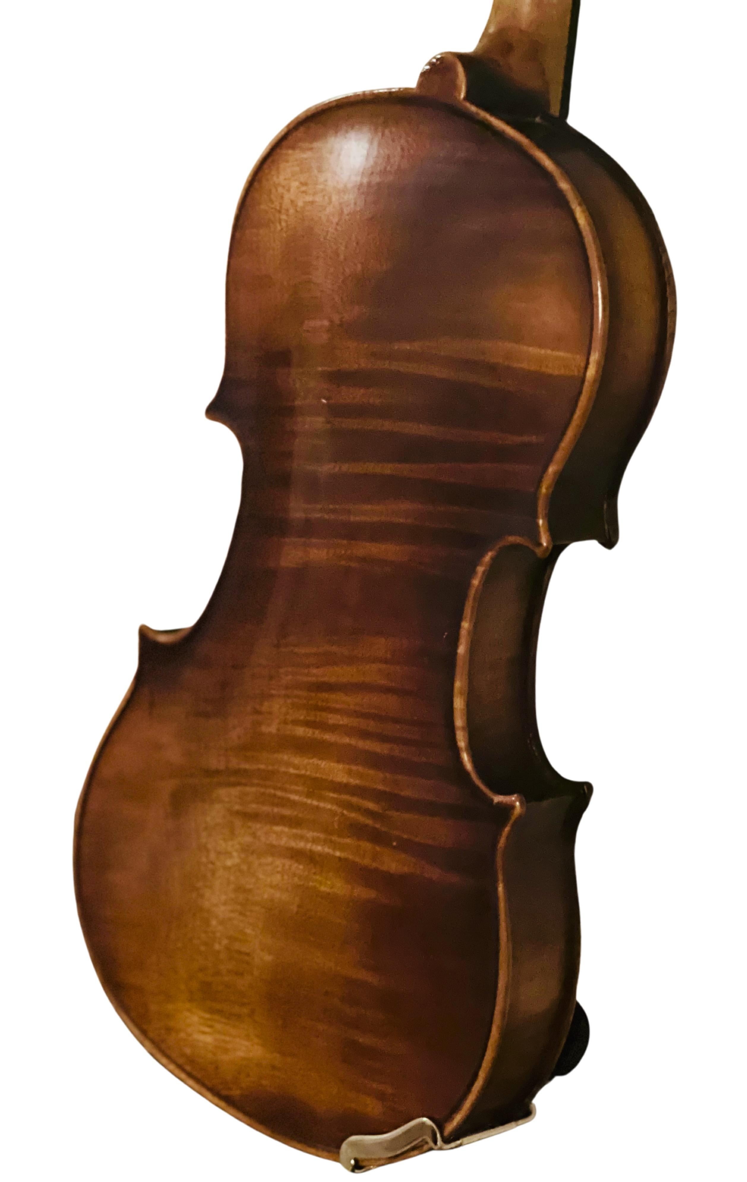 1970 3/4 E.R. Pfretzschner Hand-Crafted Violin in the Style of A. Stradivarius Bon état - En vente à Doylestown, PA