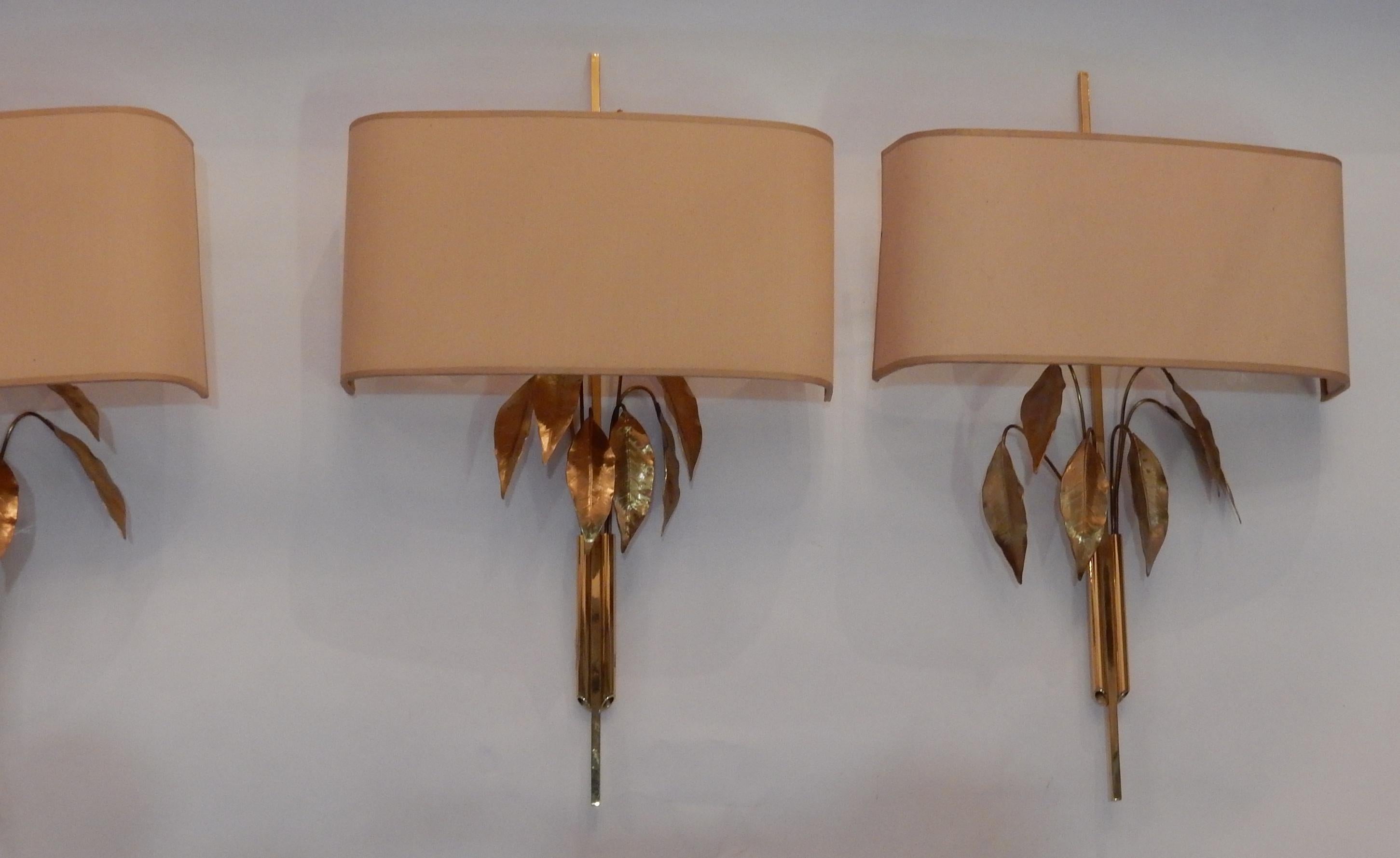 4 wall lamps in gilded brass, lampshades origin, good condition, circa 1970-1980.