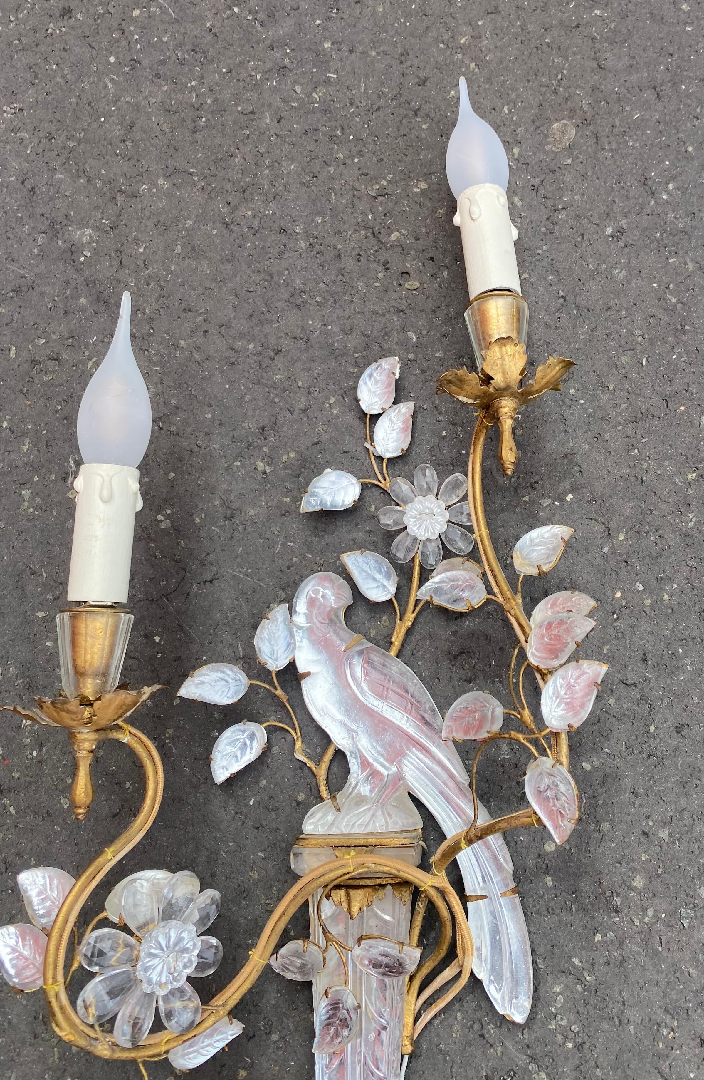 Patinato 1970/50 Coppia di applique con pappagallo su guaina, Maison Bagués in vendita