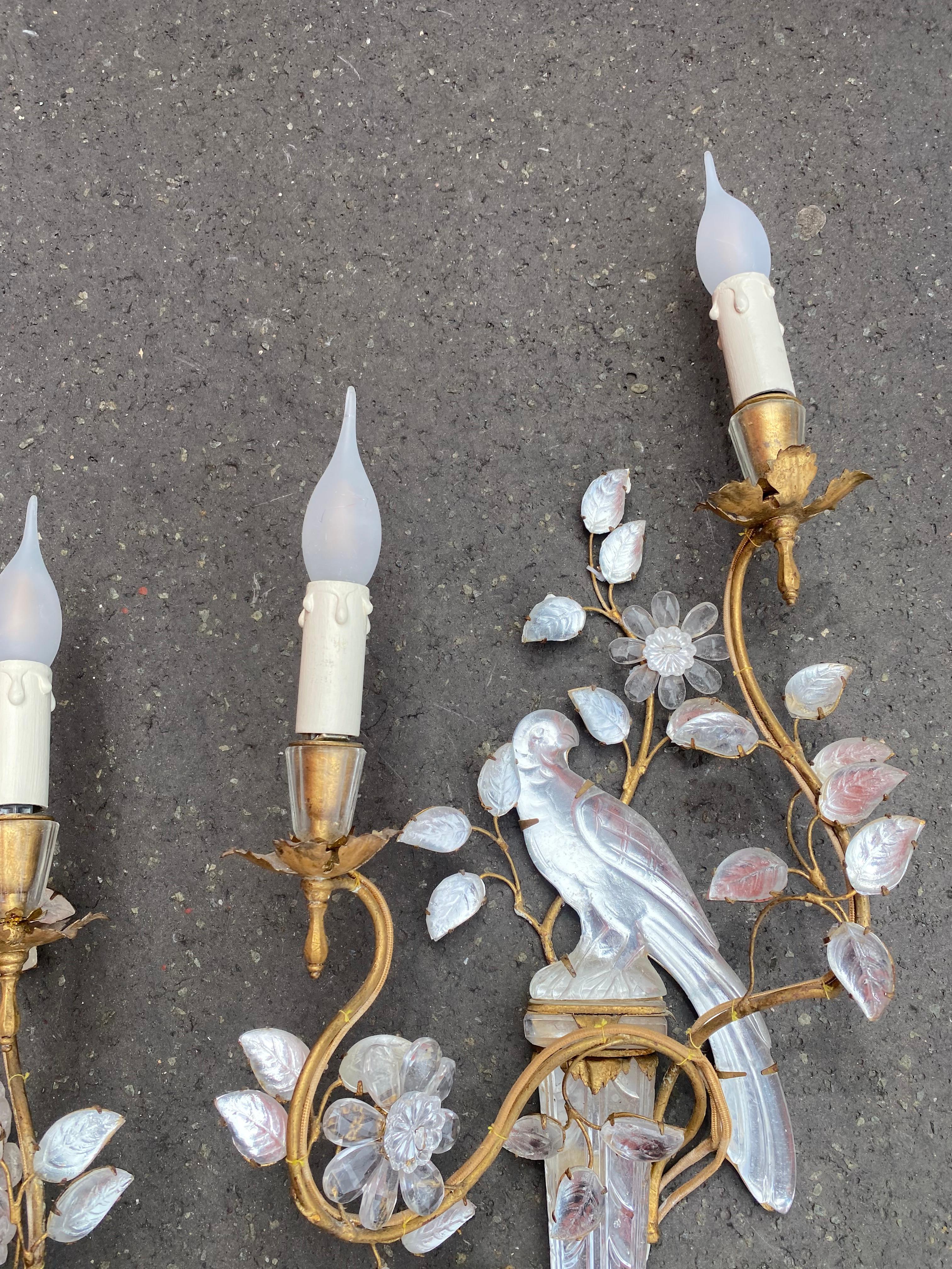 Metà XX secolo 1970/50 Coppia di applique con pappagallo su guaina, Maison Bagués in vendita
