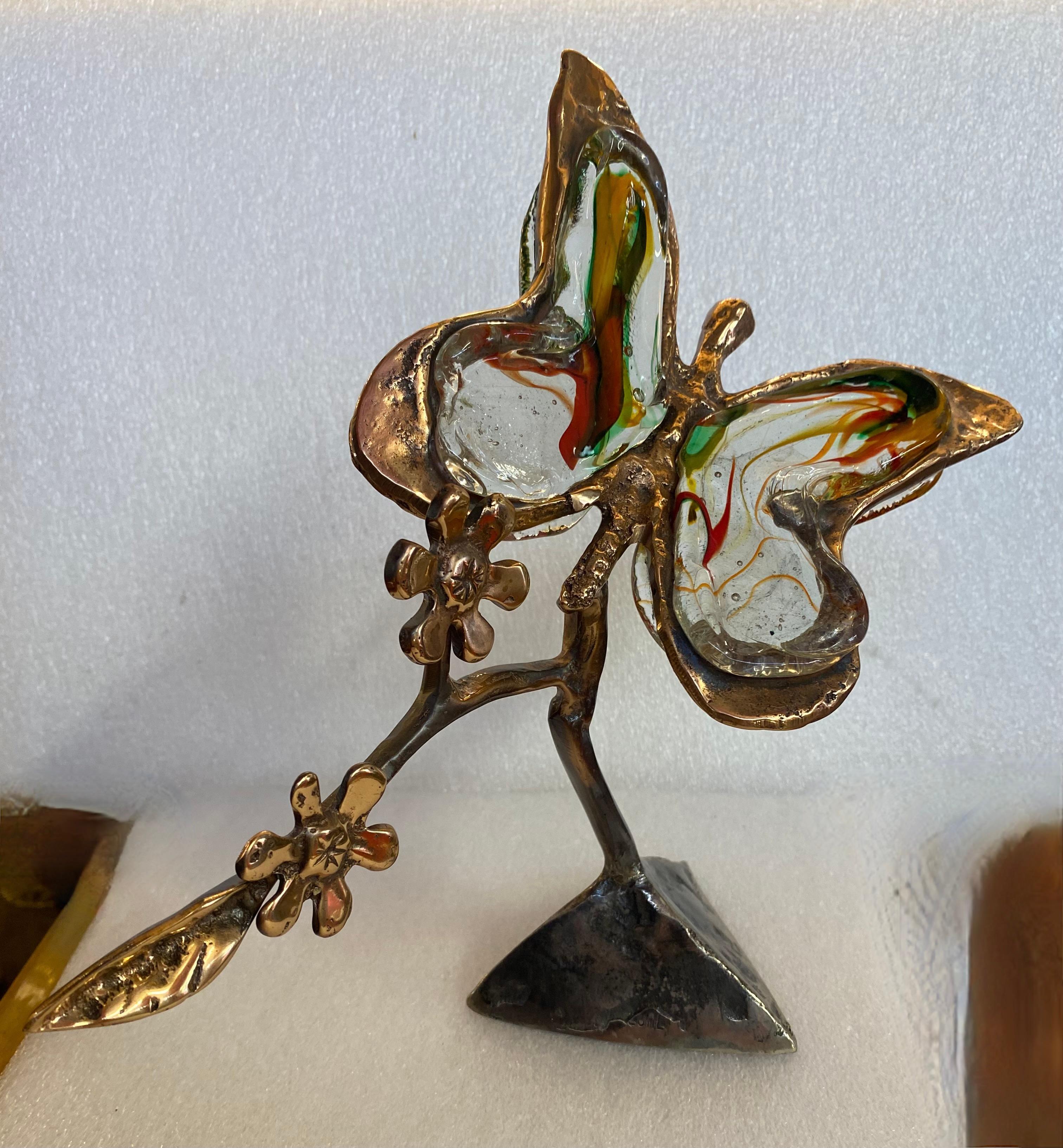 Butterfly-shaped sculpture in gilded bronze and glass paste signature LOHE Yves born in 1947, good condition, Circa 1970/80
Length:30 cm
Width: 17 cm
Height: 27 cm