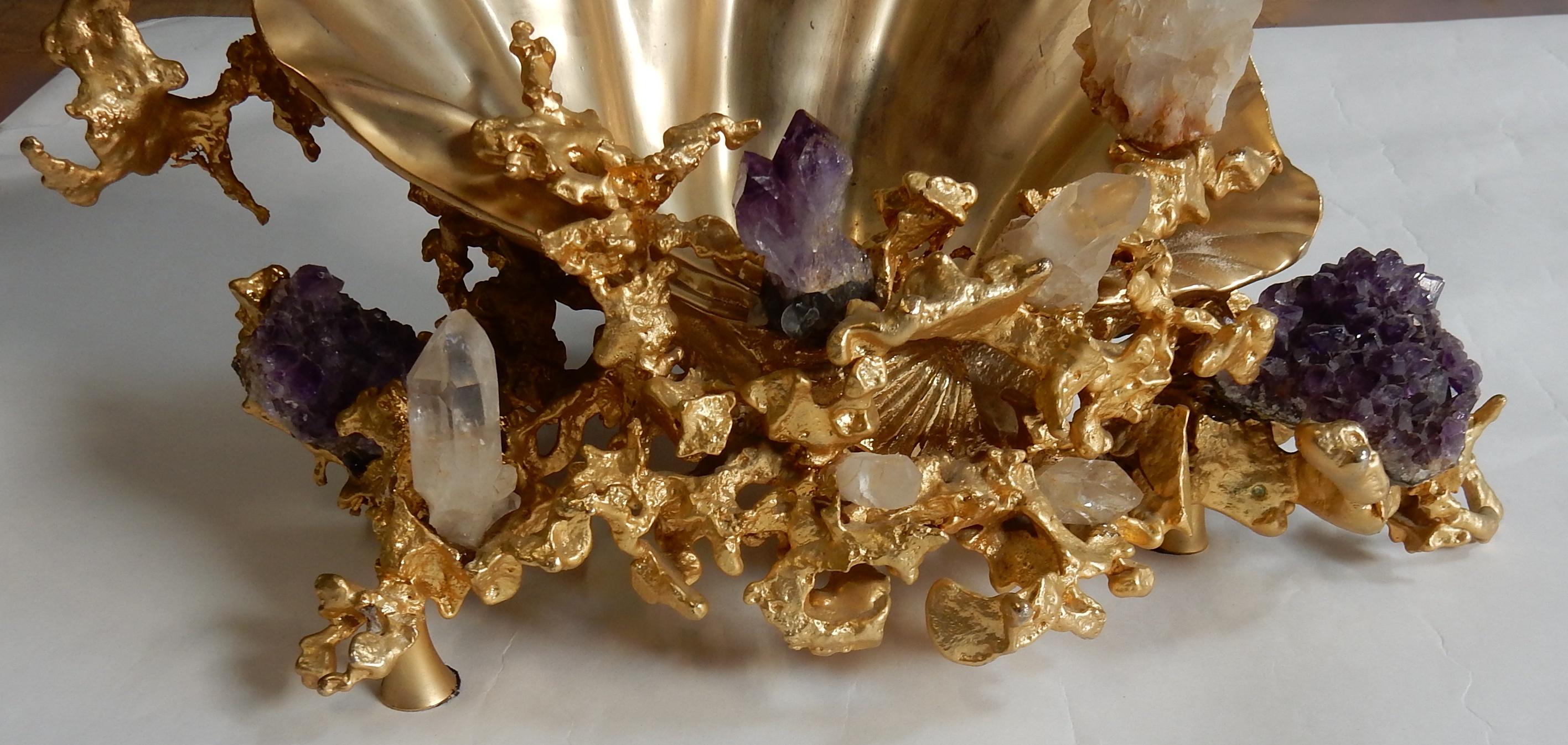 Sculpture with font, amethyst and rock crystal by Boeltz, golden bronze, good condition, circa 1970-1980.
12 Kg 300.