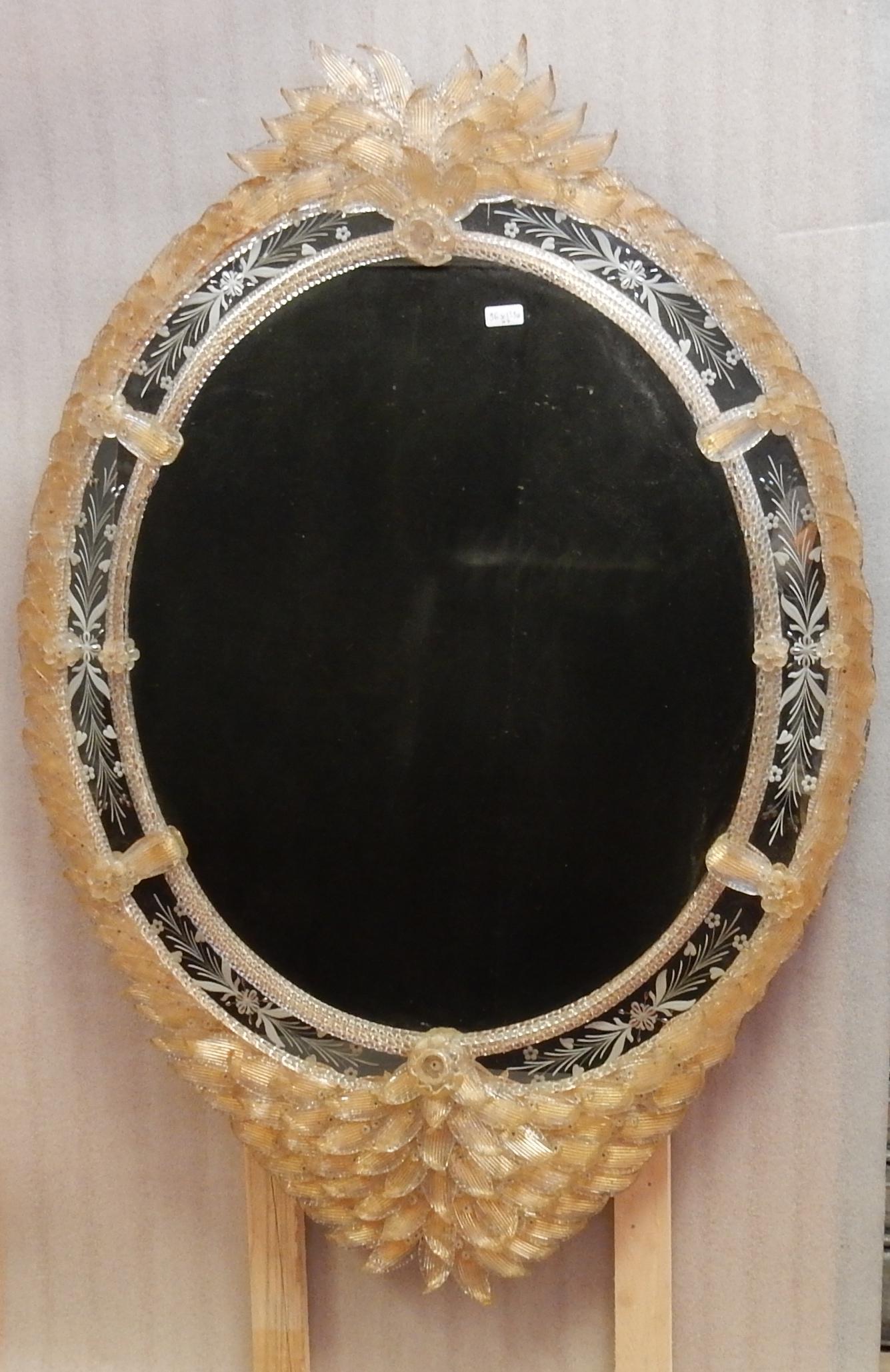 Cristal miroir avec inclusions d'or, feuilles et fleurs, bon état, vers 1970/80

Mesures : Largeur : 96 cm
Hauteur : 135 cm
Profondeur : 7 cm.