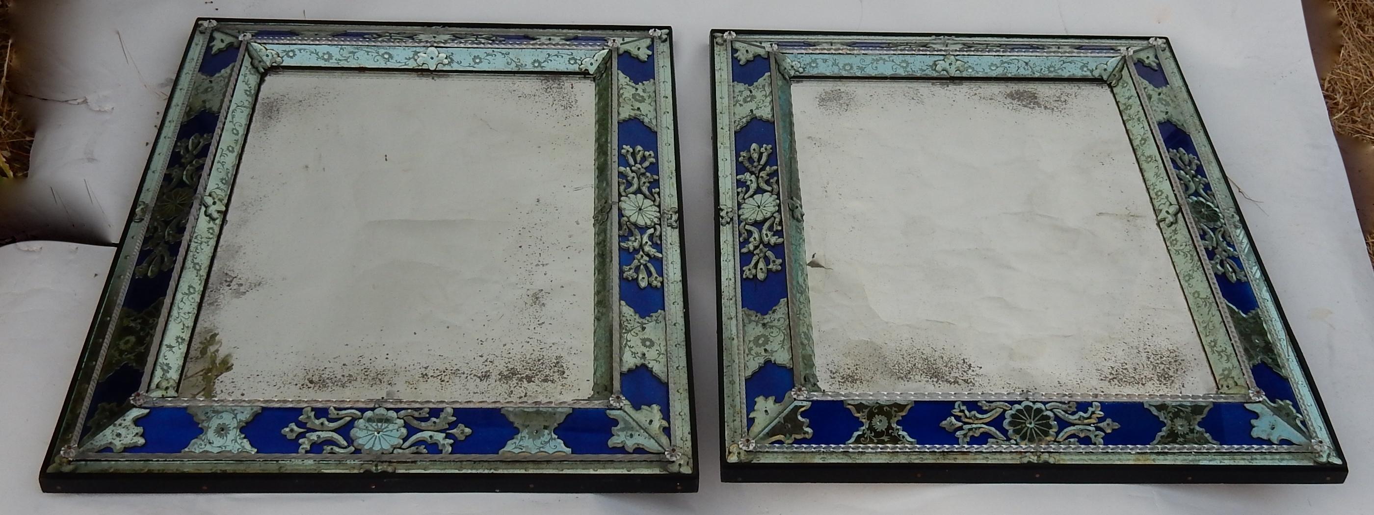 Paire de miroirs de Venise de style Louis XIV avec ornements en verre bleu, 1970-1980 en vente 7