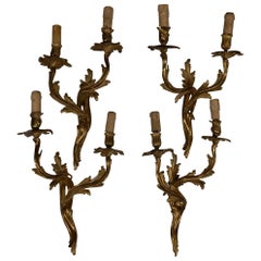 Serie von 2 Paaren von Sconces Doing in vergoldeter Bronze Louis XV Stil signiert Baguès