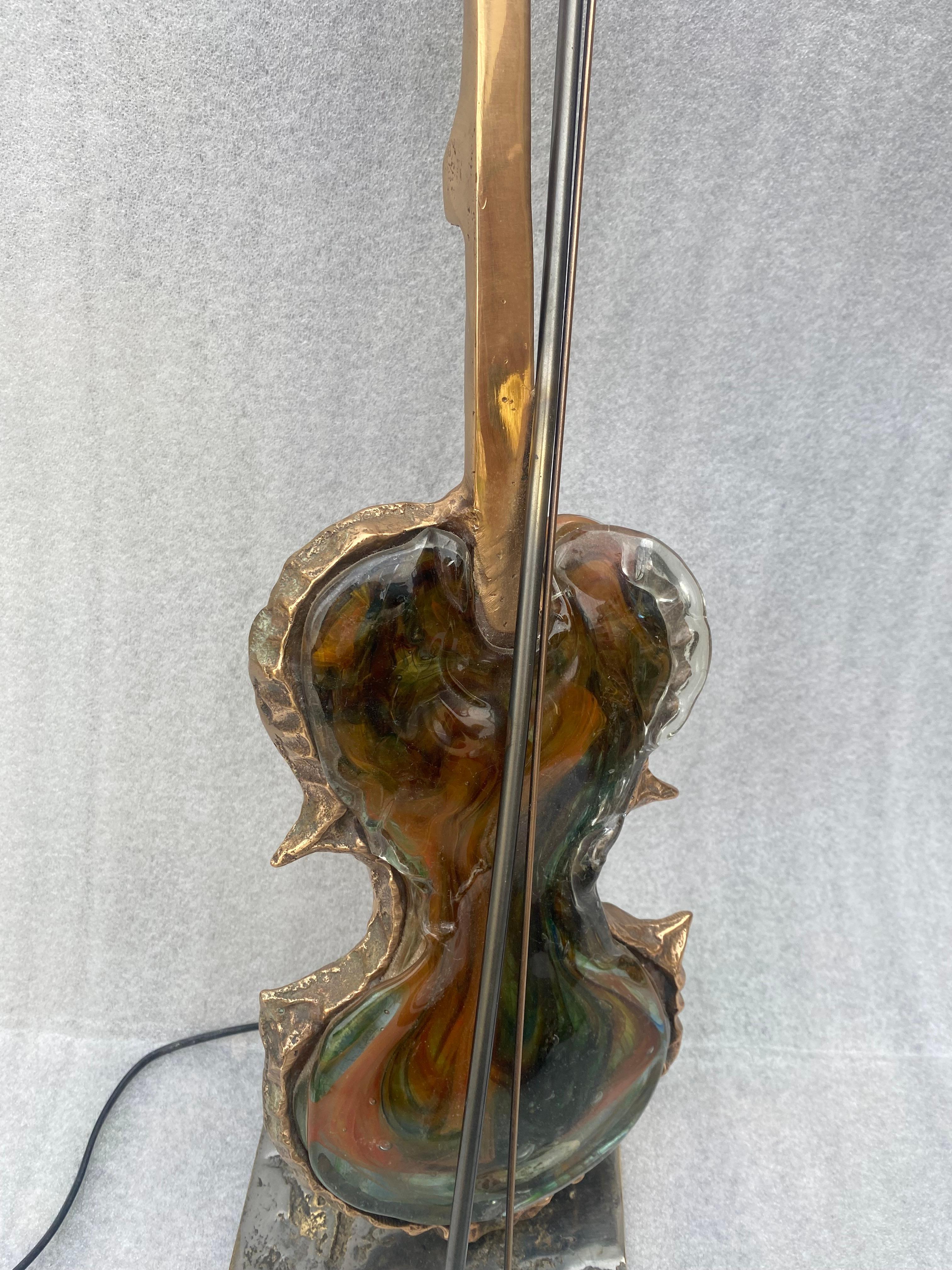 Lampe de violon 1970/80 en bronze et pâte de verre, sculpture signée LOHE en vente 4