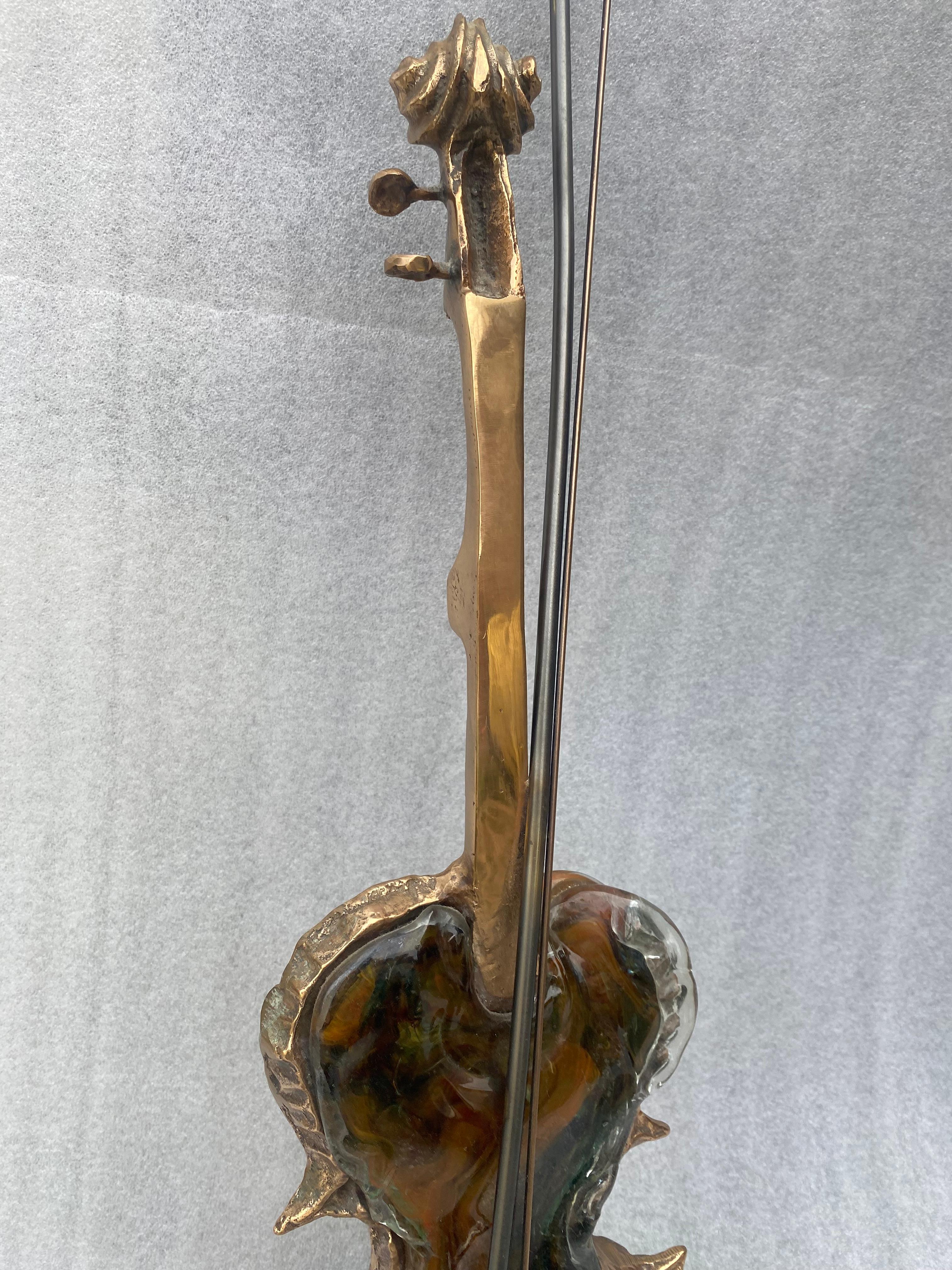 Lampe de violon 1970/80 en bronze et pâte de verre, sculpture signée LOHE en vente 5