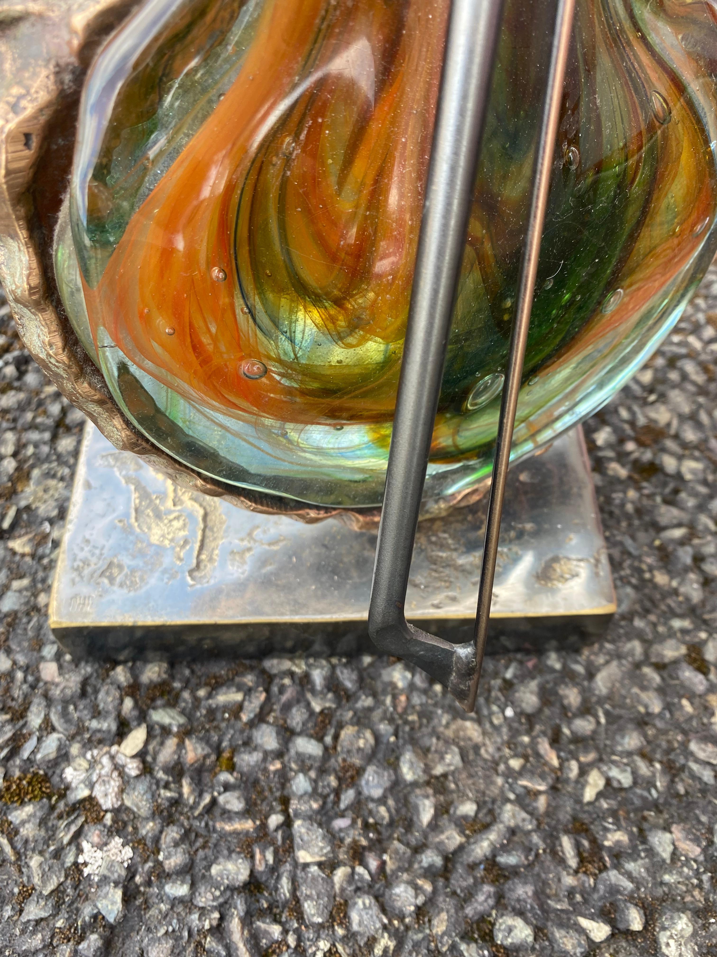 Français Lampe de violon 1970/80 en bronze et pâte de verre, sculpture signée LOHE en vente
