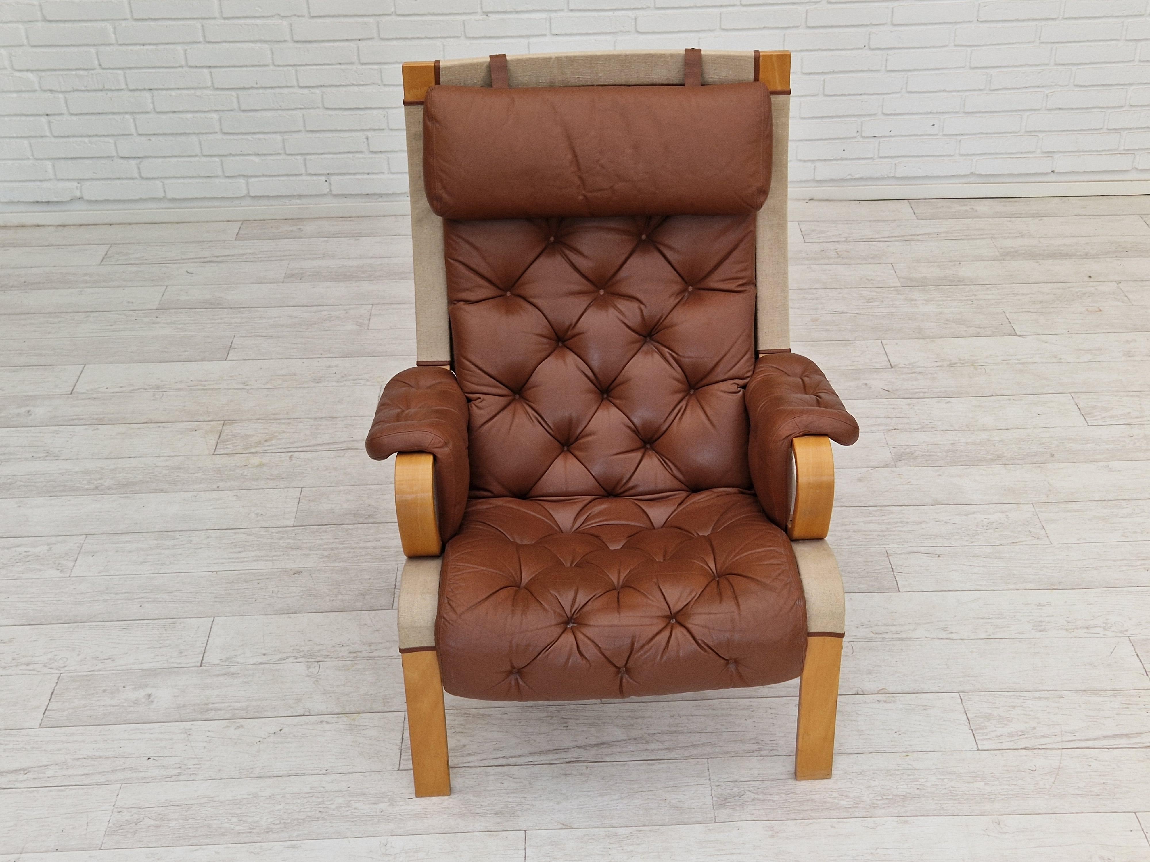 1970-80s, Danish design by Jeki Møbler, armchair in leather, beech bent wood. For Sale 4