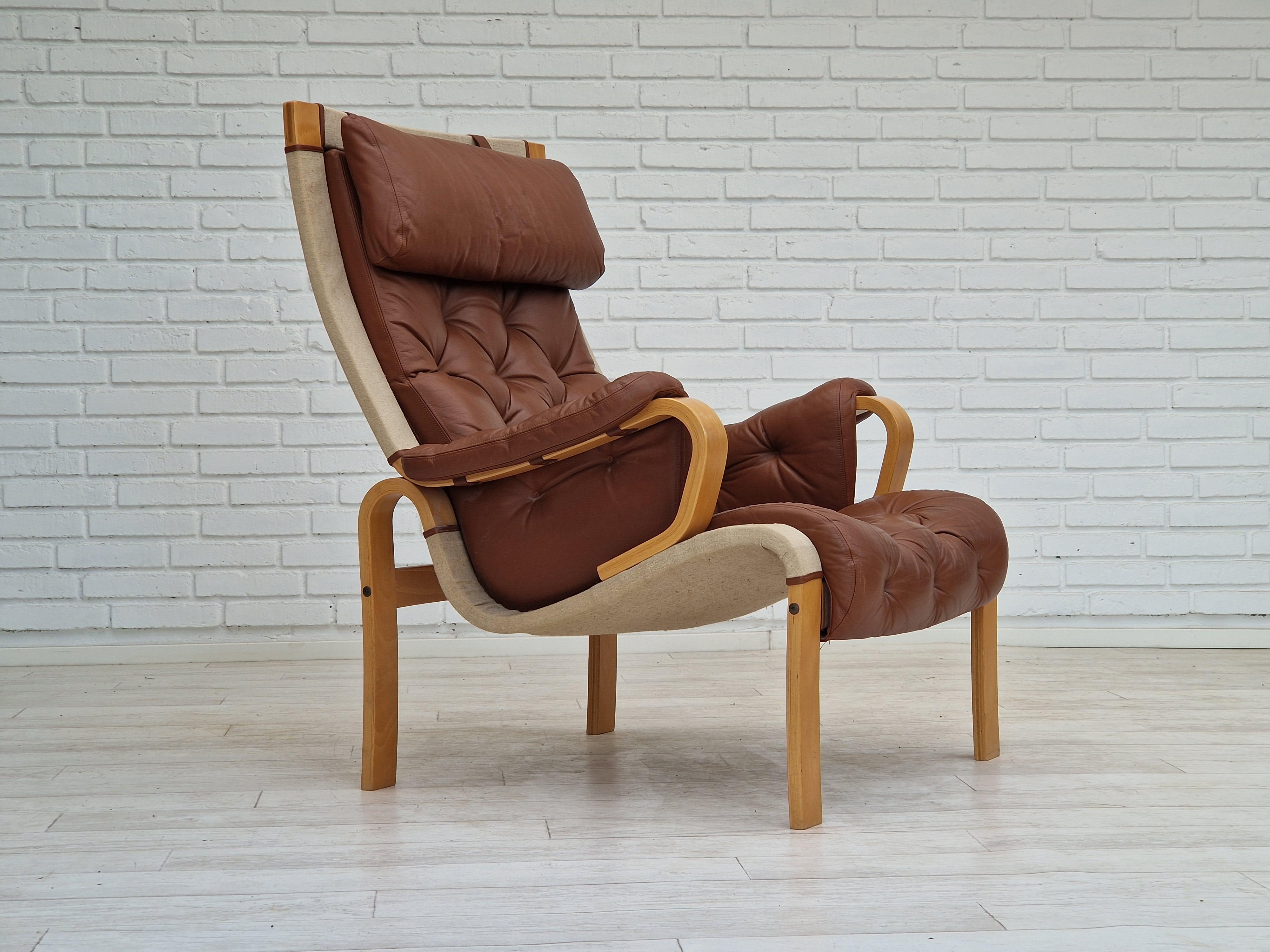 1970-80s, Danish design by Jeki Møbler. Armchair in camel-brun leather, beech bent wood. Original very good condition: no smells and no stains. Loose cushions.