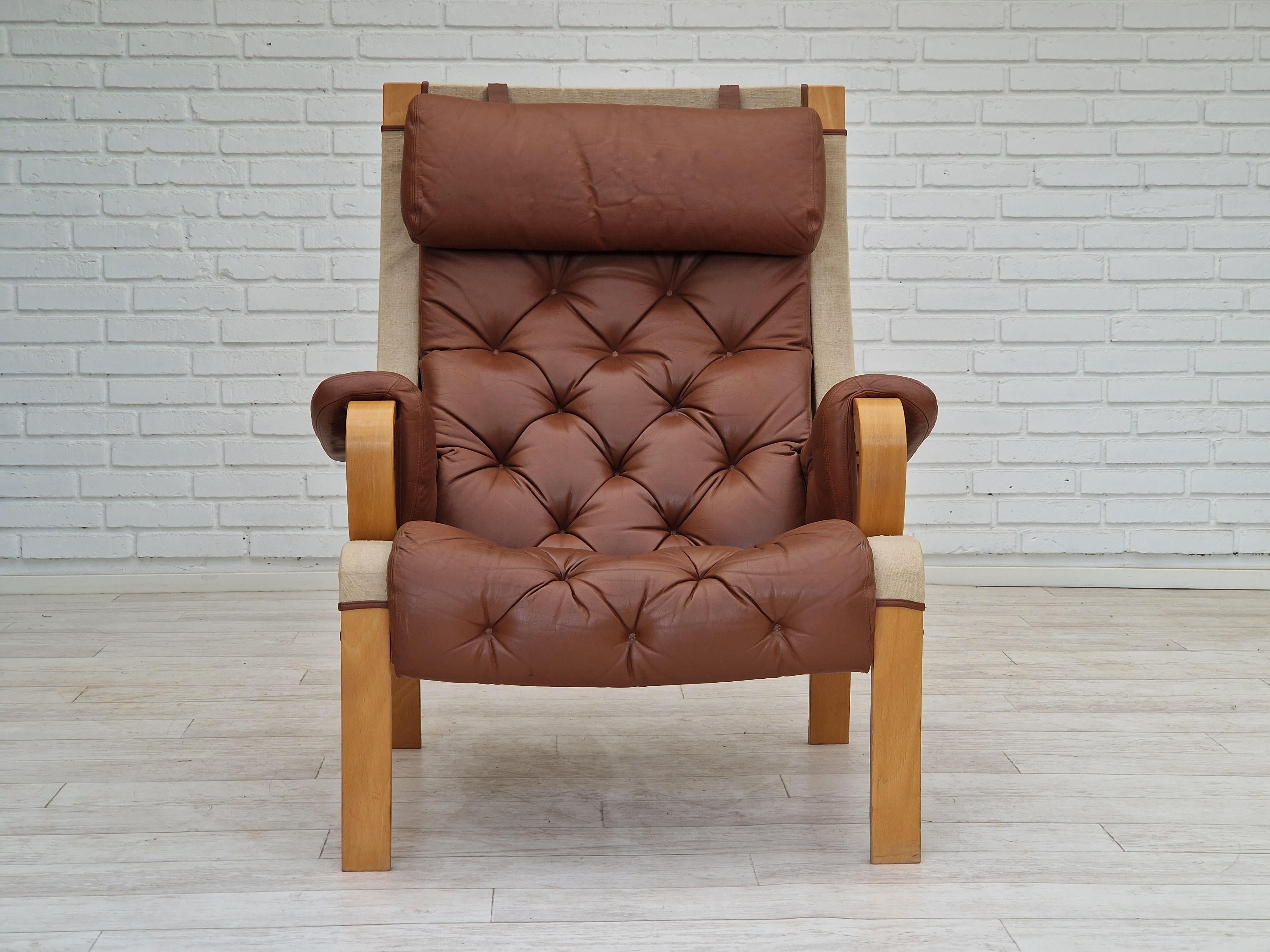 Scandinavian Modern 1970-80s, Danish design by Jeki Møbler, armchair in leather, beech bent wood. For Sale