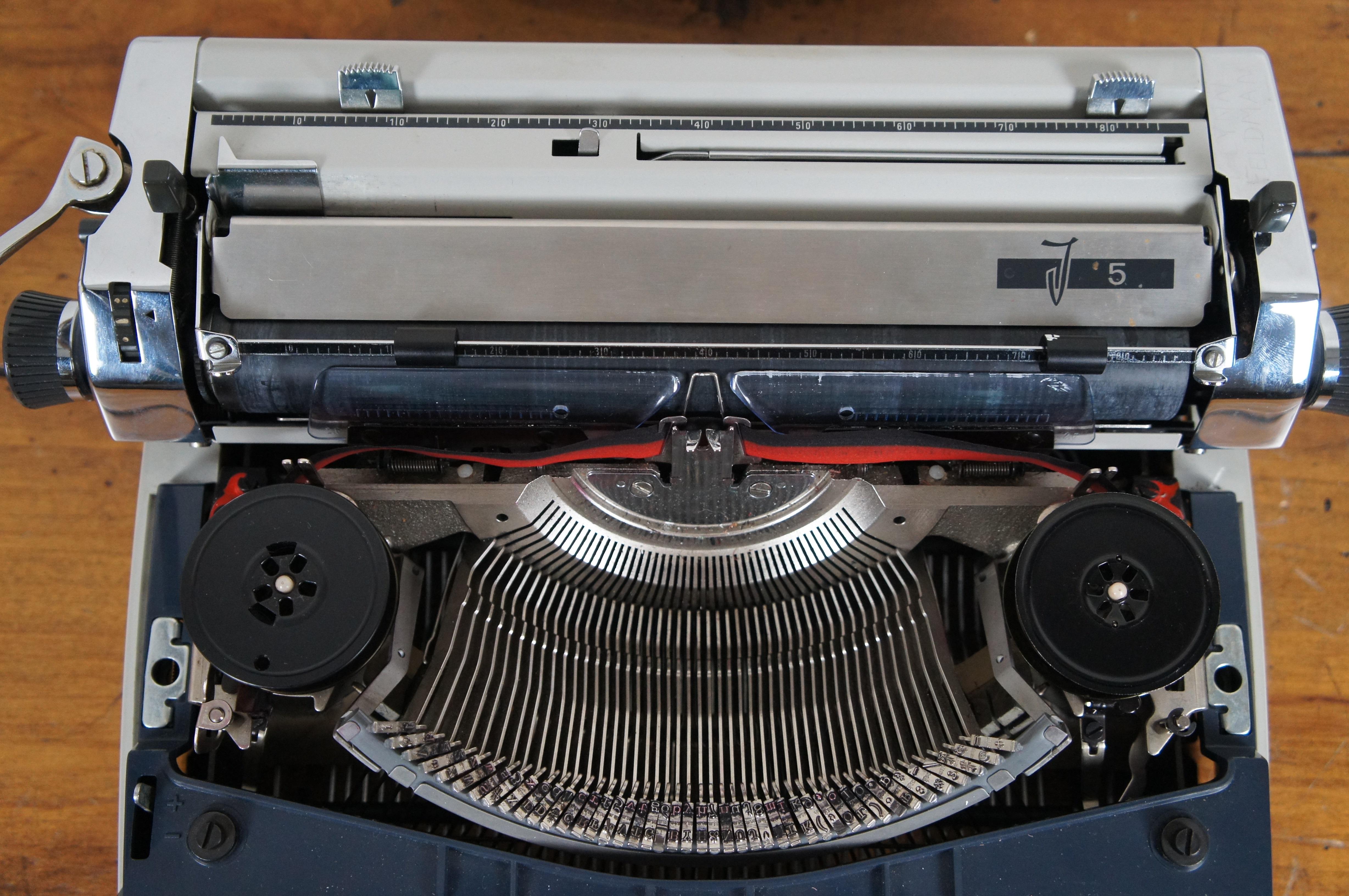 1970 Adler German J5 Navy Blue Gray Mechanical Portable Typewriter & Case In Good Condition For Sale In Dayton, OH