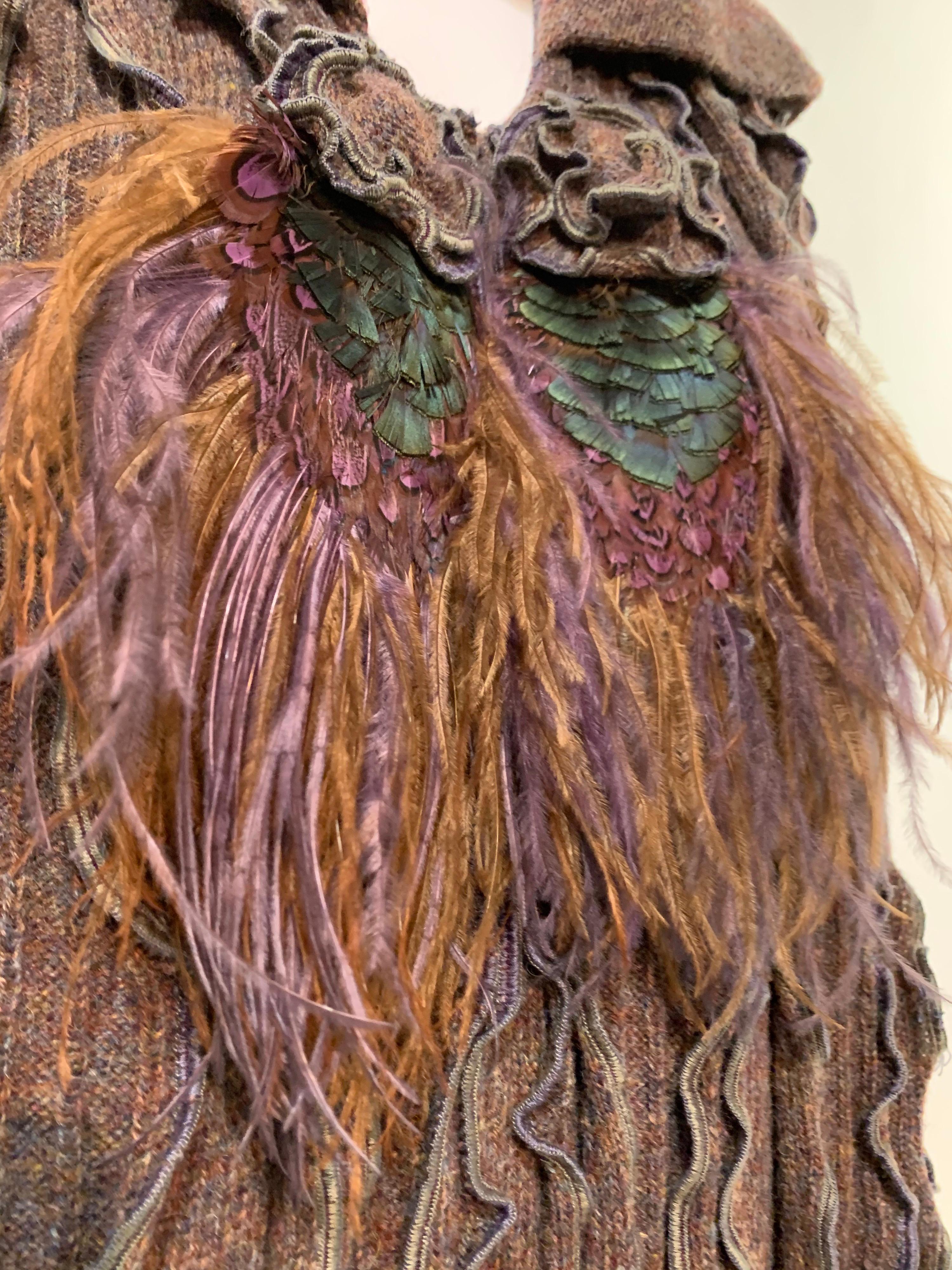 1970 Tier Regenbogen - London Kapuze Hippie Chic gefiederter Wollumhang im Fairytale-Stil  für Damen oder Herren im Angebot