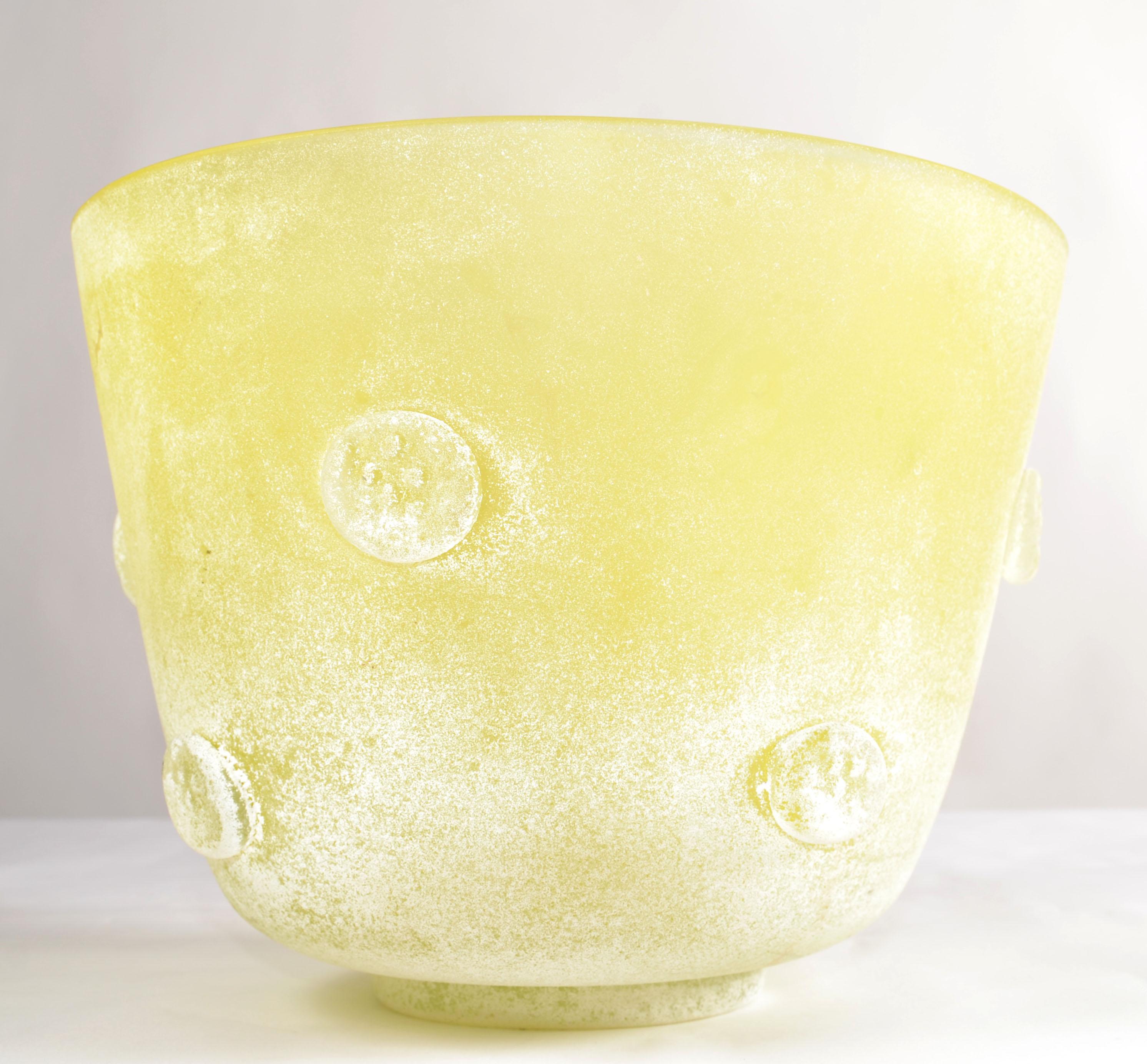 1970 Archimede Seguso Scavo Yellow Frosted Bowl Italy White Seguso Vetri d'Arte For Sale 4