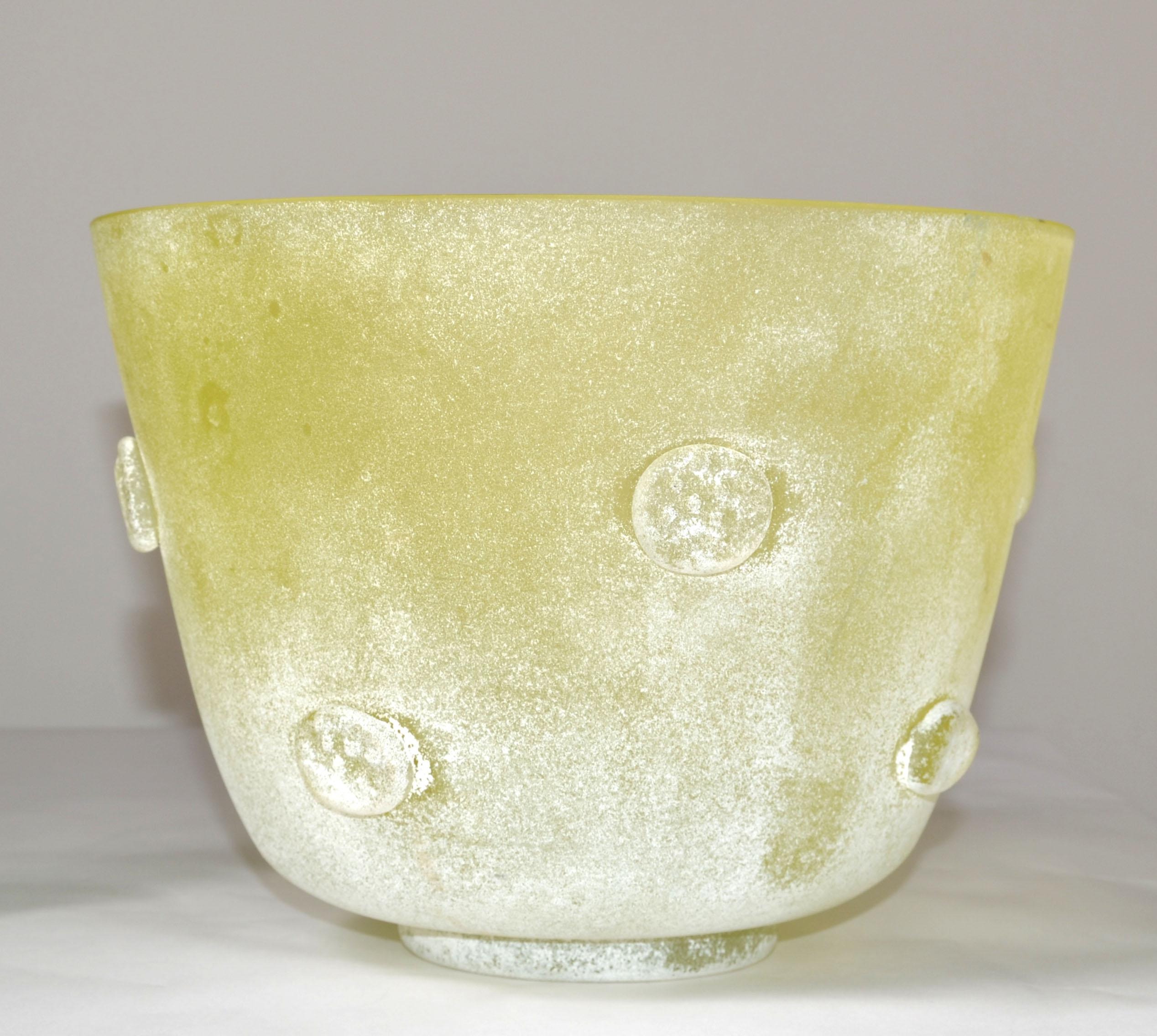 1970 Archimede Seguso Scavo Yellow Frosted Bowl Italy White Seguso Vetri d'Arte For Sale 5