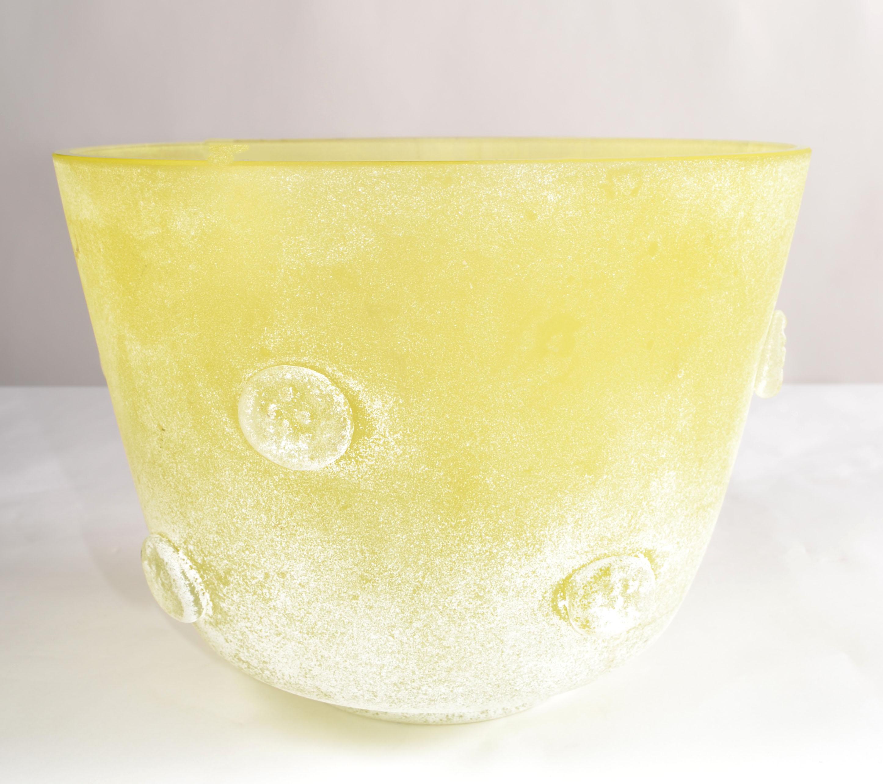 1970 Archimede Seguso Scavo Yellow Frosted Bowl Italy White Seguso Vetri d'Arte For Sale 6