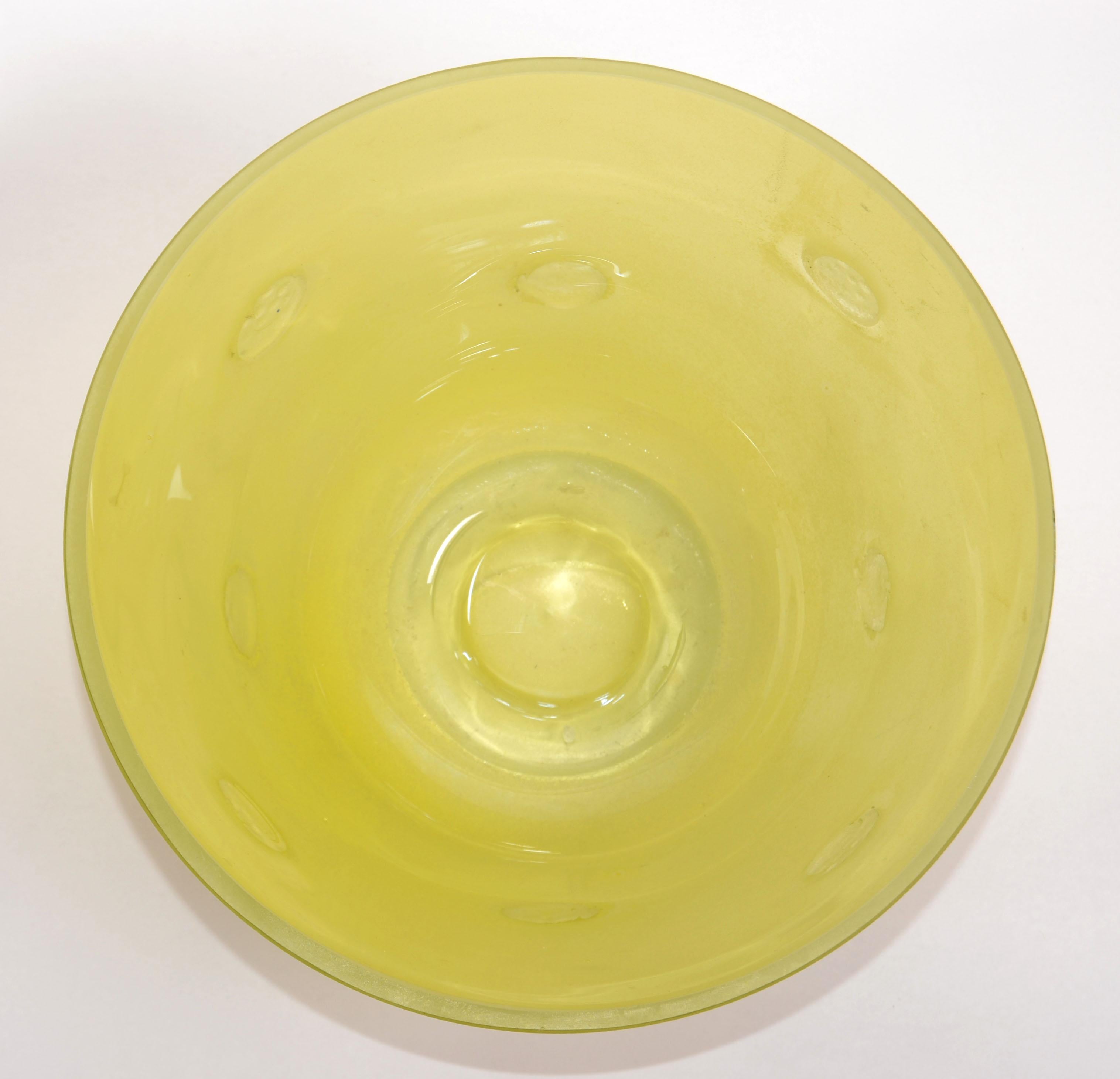 1970 Archimede Seguso Scavo Yellow Frosted Bowl Italy White Seguso Vetri d'Arte For Sale 1